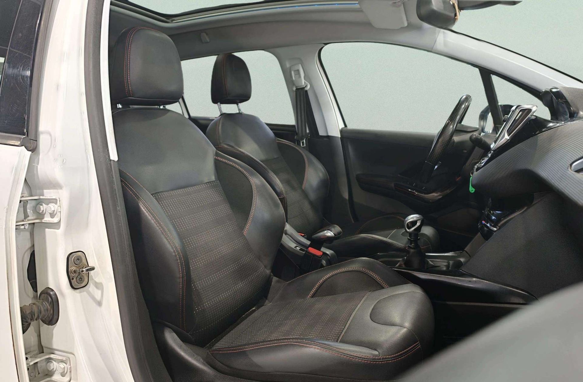 Peugeot 2008 PureTech 130 GT Line - foto 19
