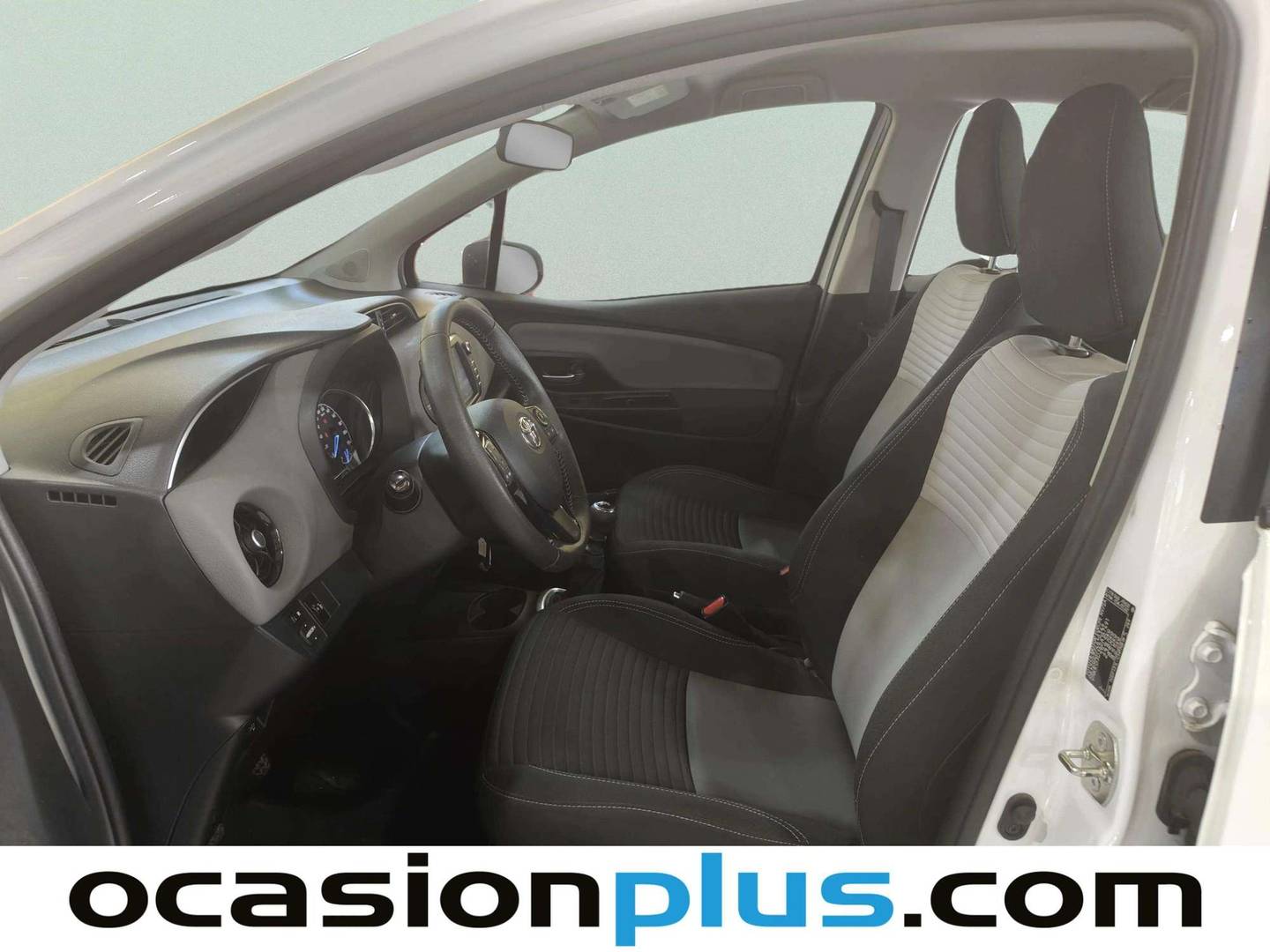 Foto asientos delanteros Toyota Yaris Toyota Yaris 1.5 Active (111 CV)