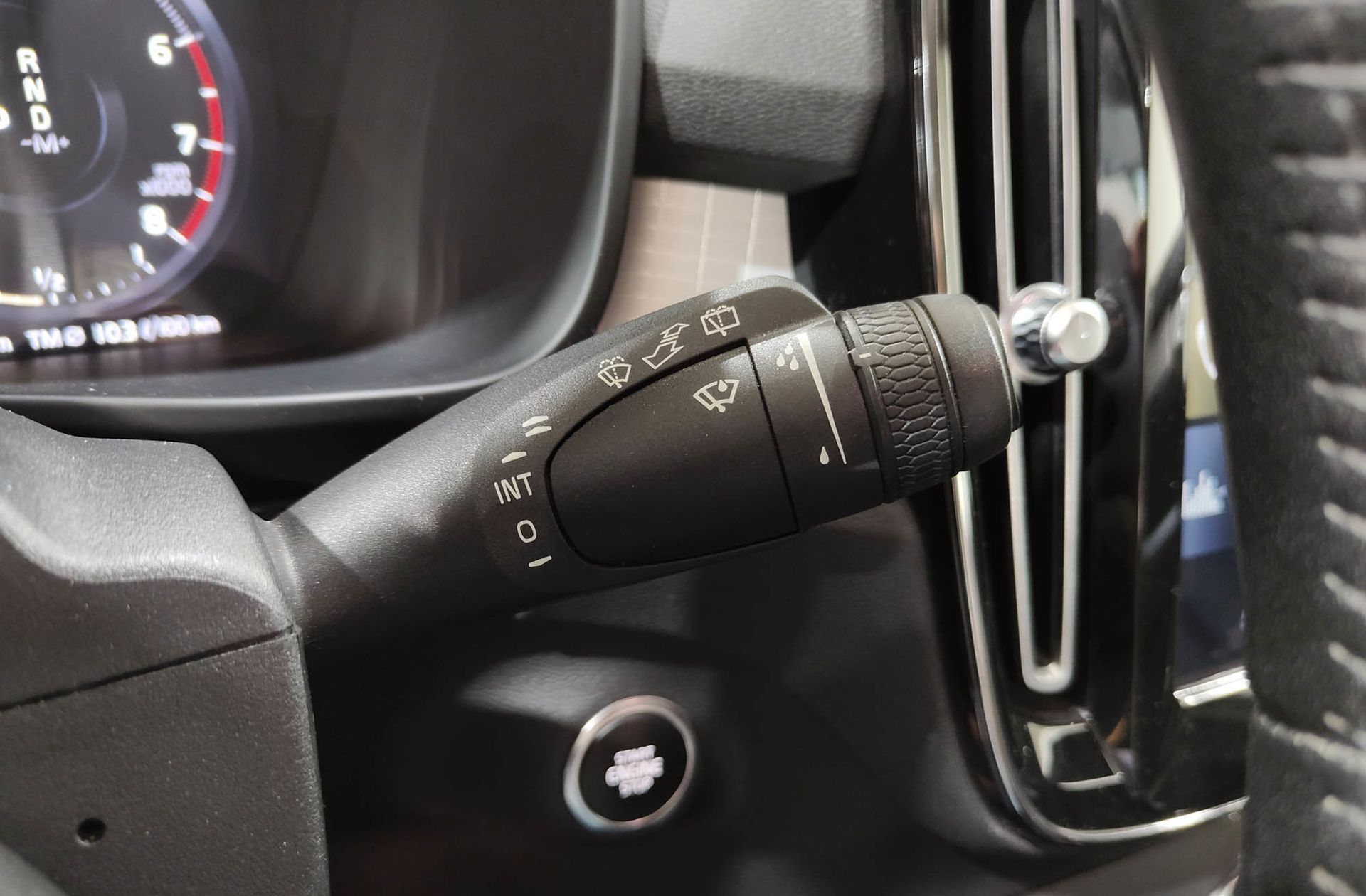 Volvo XC40 T4 Momentum - foto 29