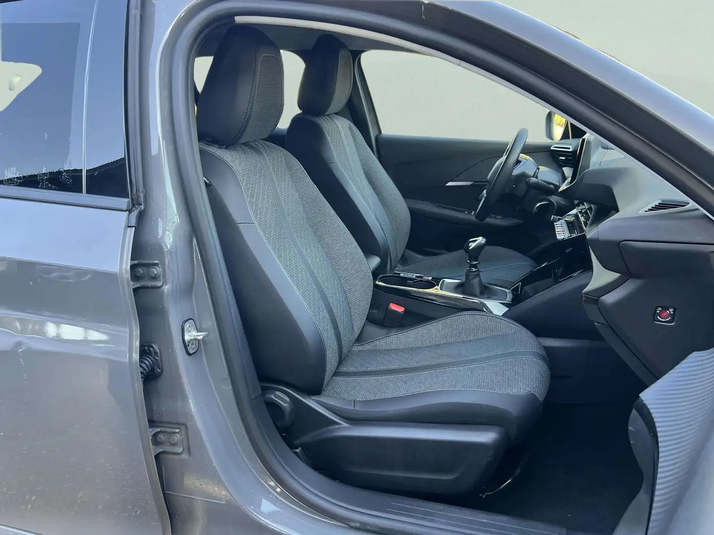 Foto Peugeot 208 Peugeot 208 PureTech 100 Allure (100 CV)