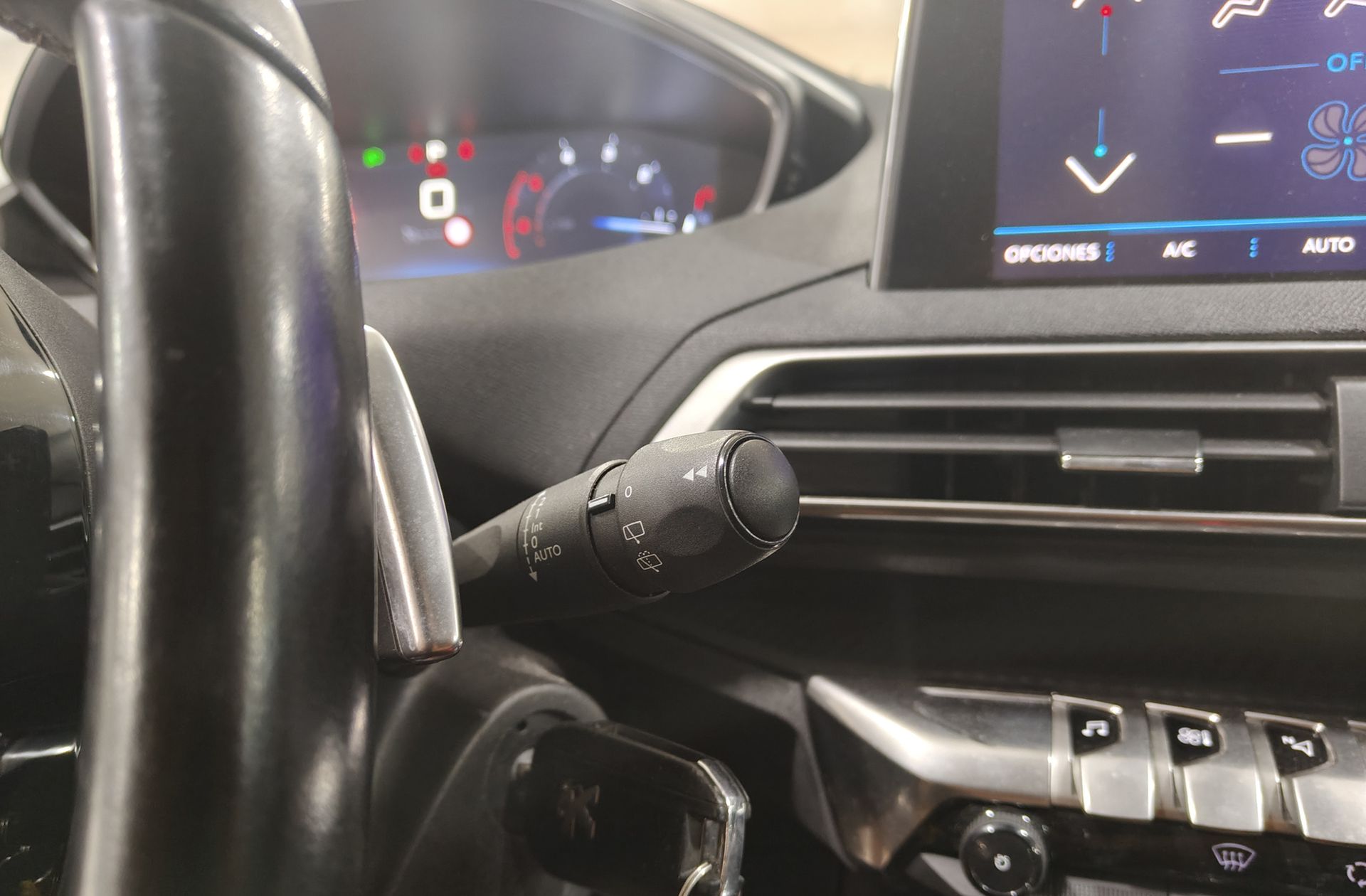 Peugeot 5008 1.6L BlueHDi Active EAT6 7 plazas - foto 31