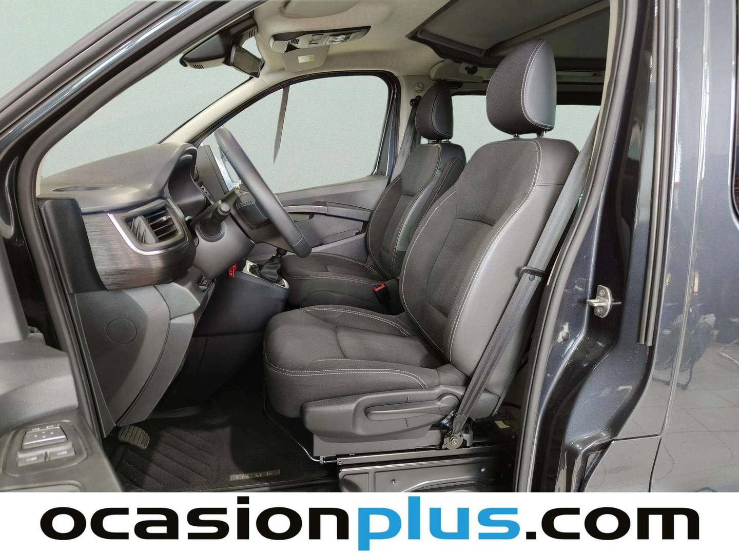 Foto asientos delanteros Renault Trafic Renault Trafic Authentic Energy Blue dCi (150 CV) Semi-camperizada 5 Plazas