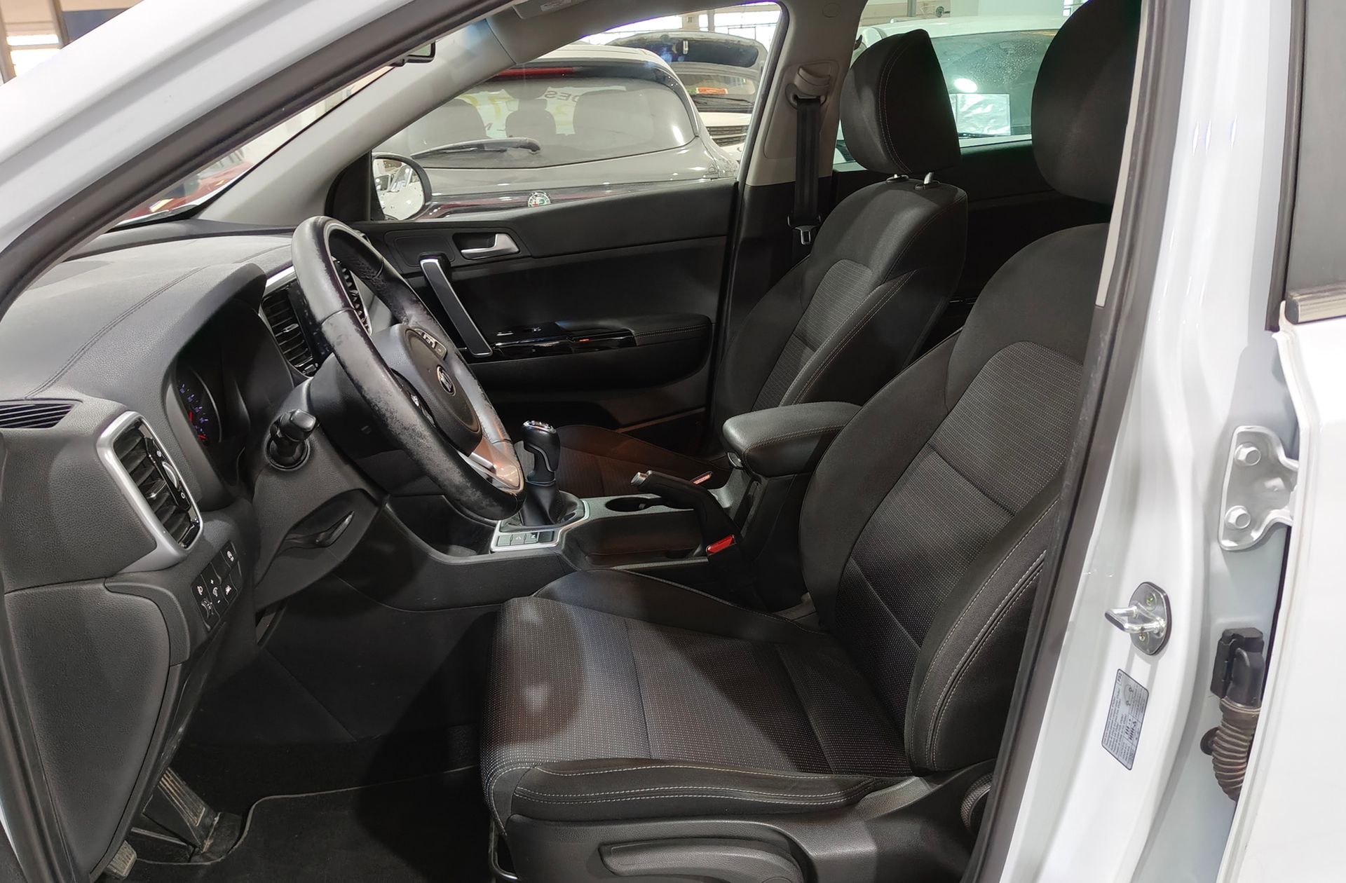 Kia Sportage 1.6 MHEV Black Edition - foto 11