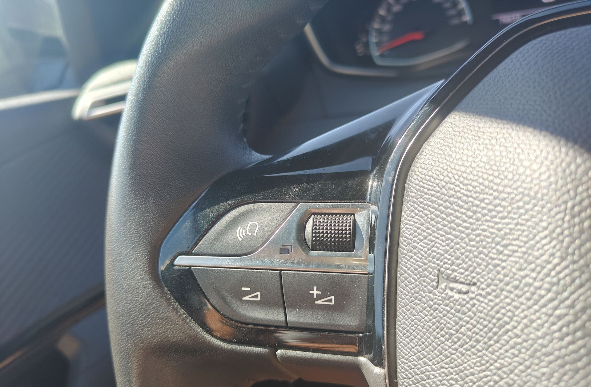 Peugeot 2008 PureTech 100 Active Pack - foto 22