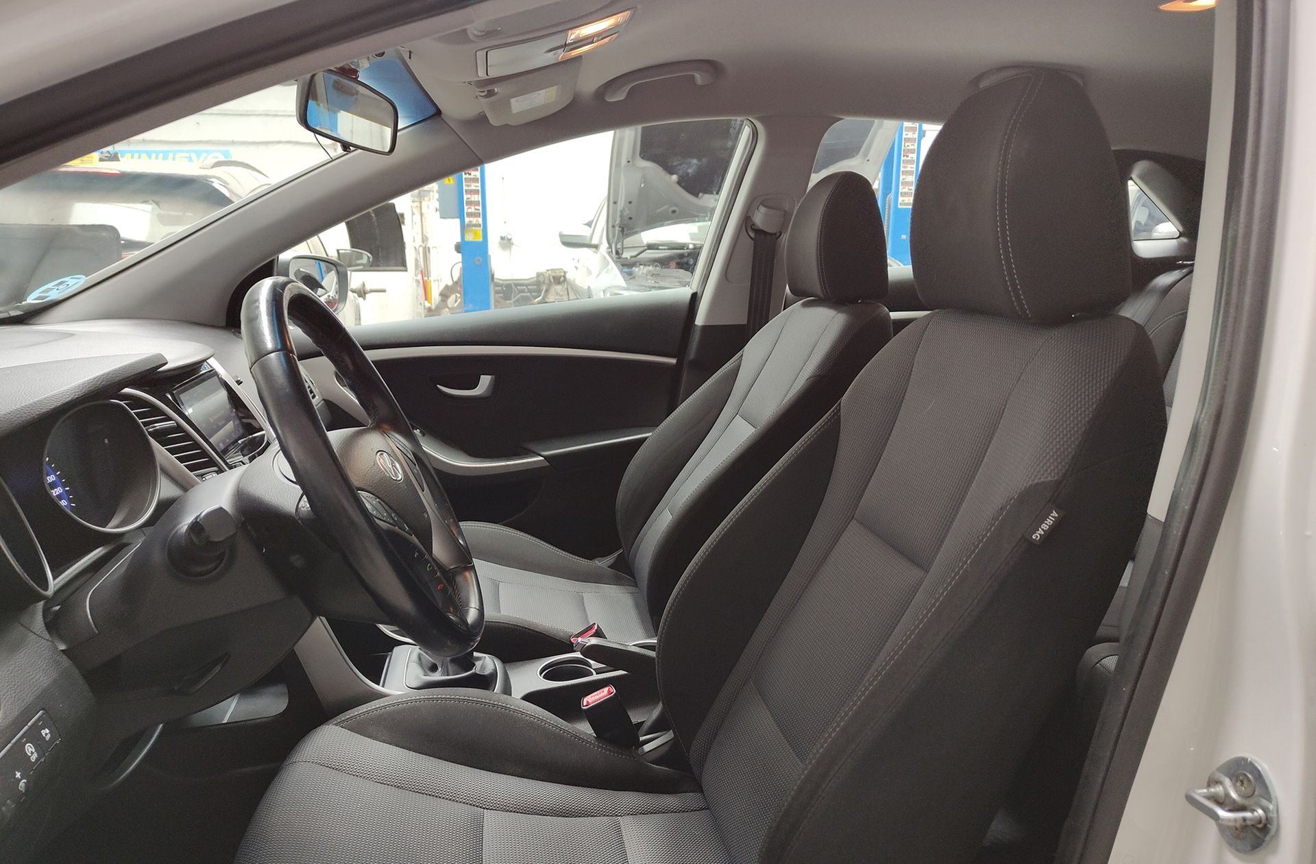 Hyundai i30 1.6 GDi BlueDrive Tecno - foto 8