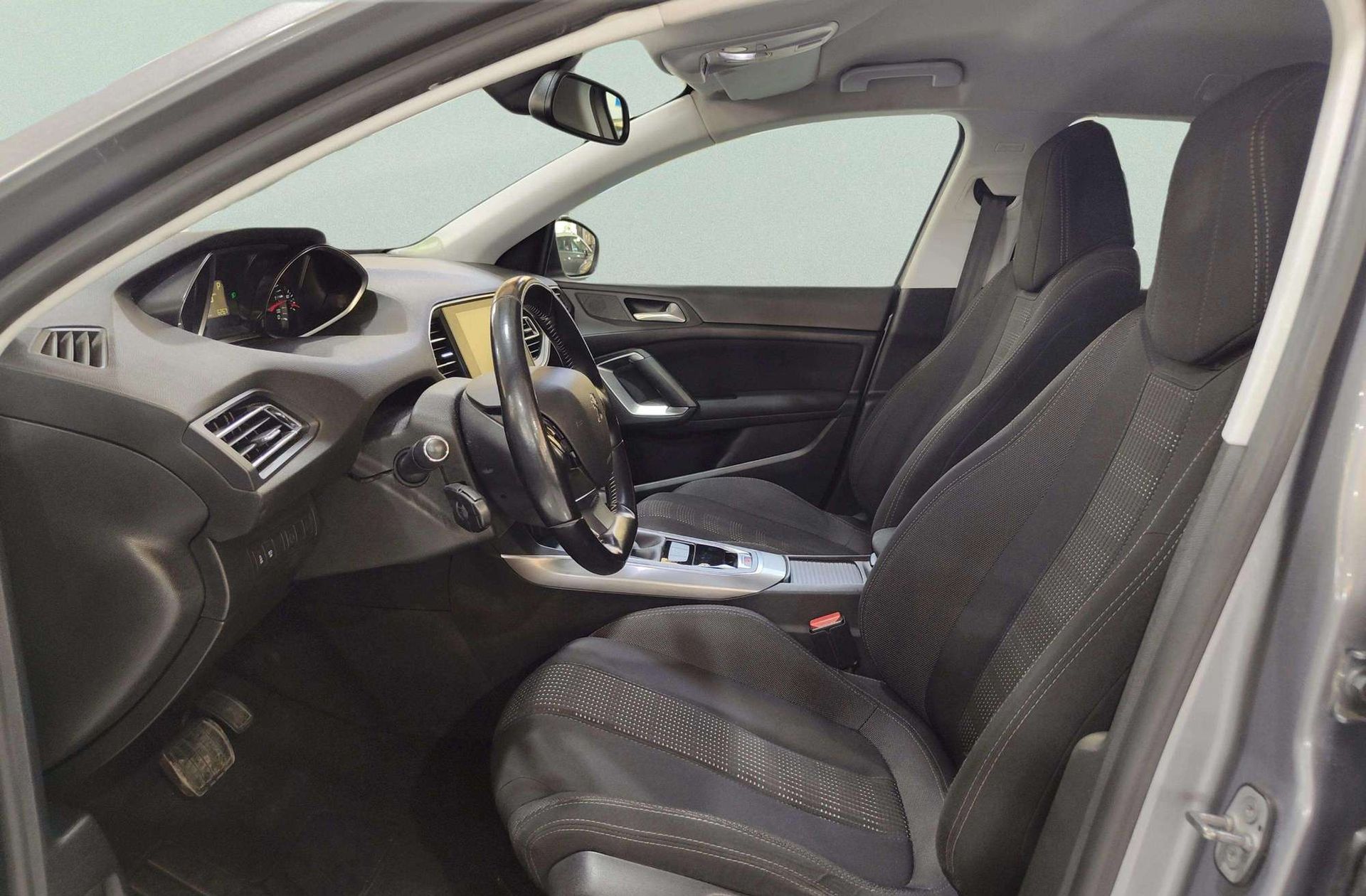 Peugeot 308 SW 2.0 BlueHDi Allure EAT6 - foto 11