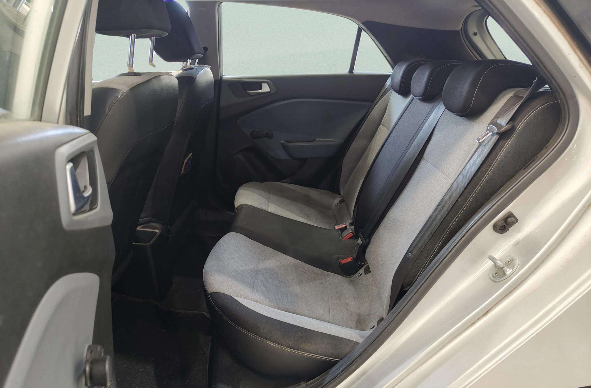 Hyundai i20 1.2 MPI Essence - foto 9