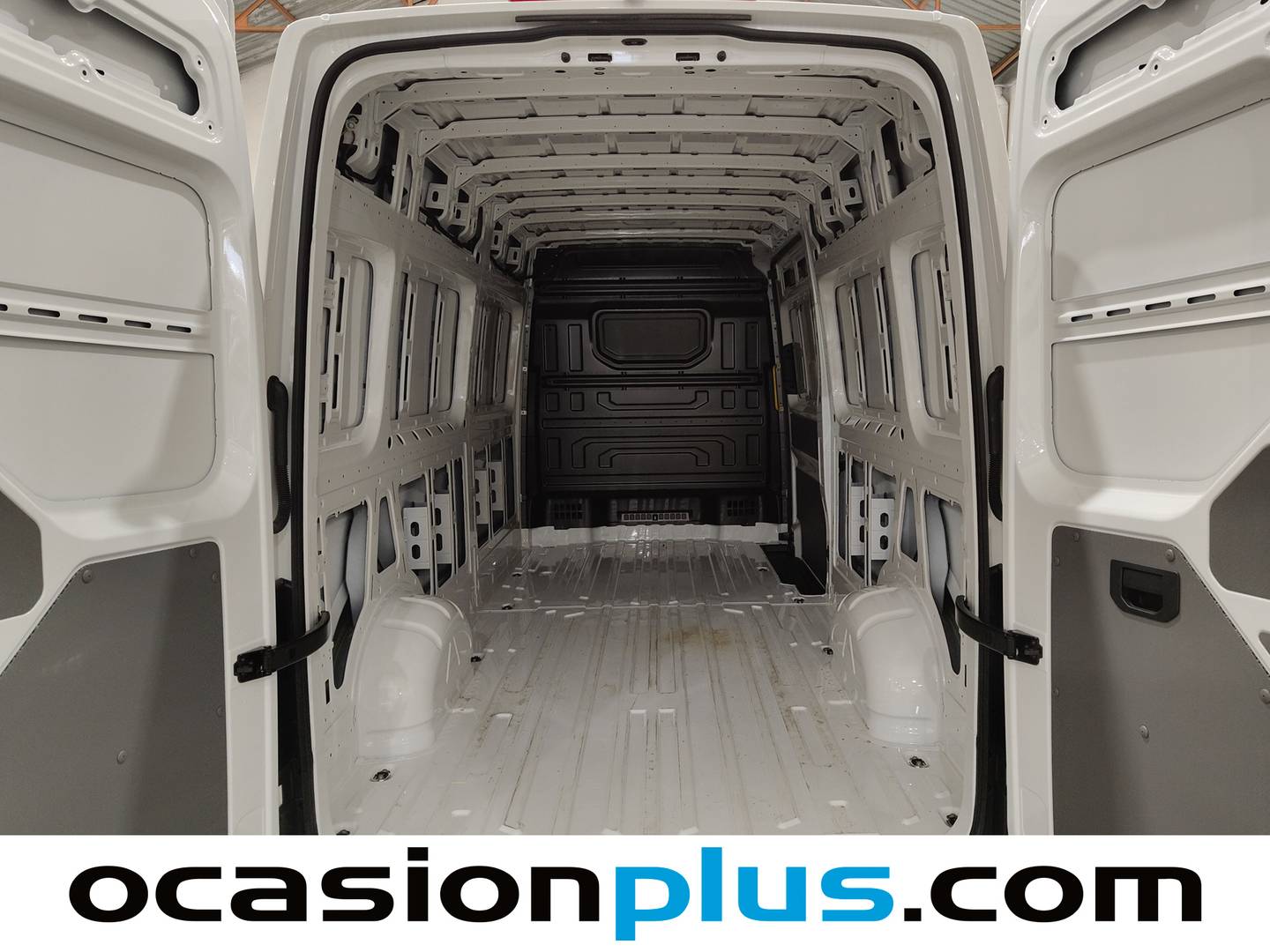 Foto asientos traseros Volkswagen Crafter Volkswagen Crafter Furgón Batalla Larga L4H3 2.0 TDI (177 CV)