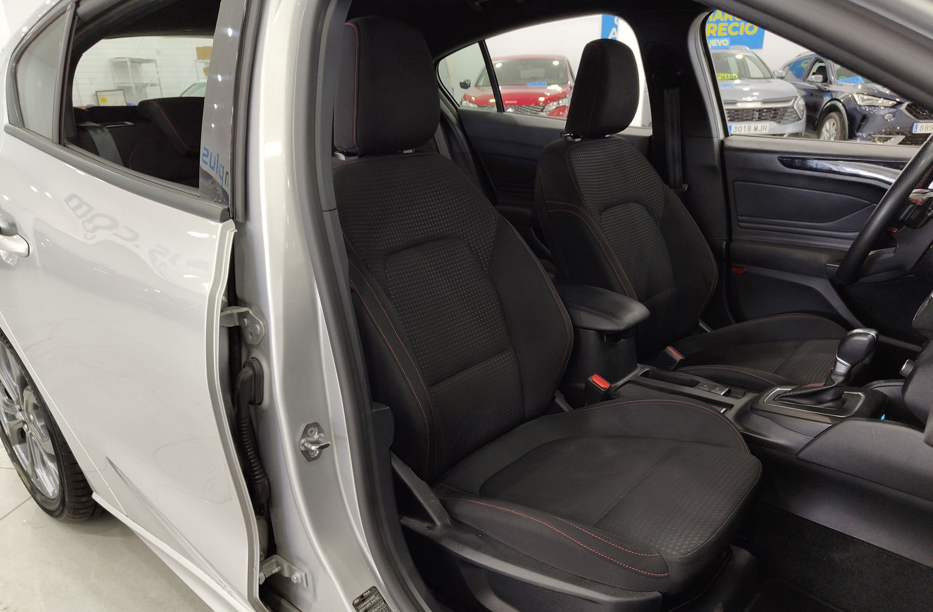 Ford Focus 1.0 EcoBoost MHEV ST-Line - foto 18