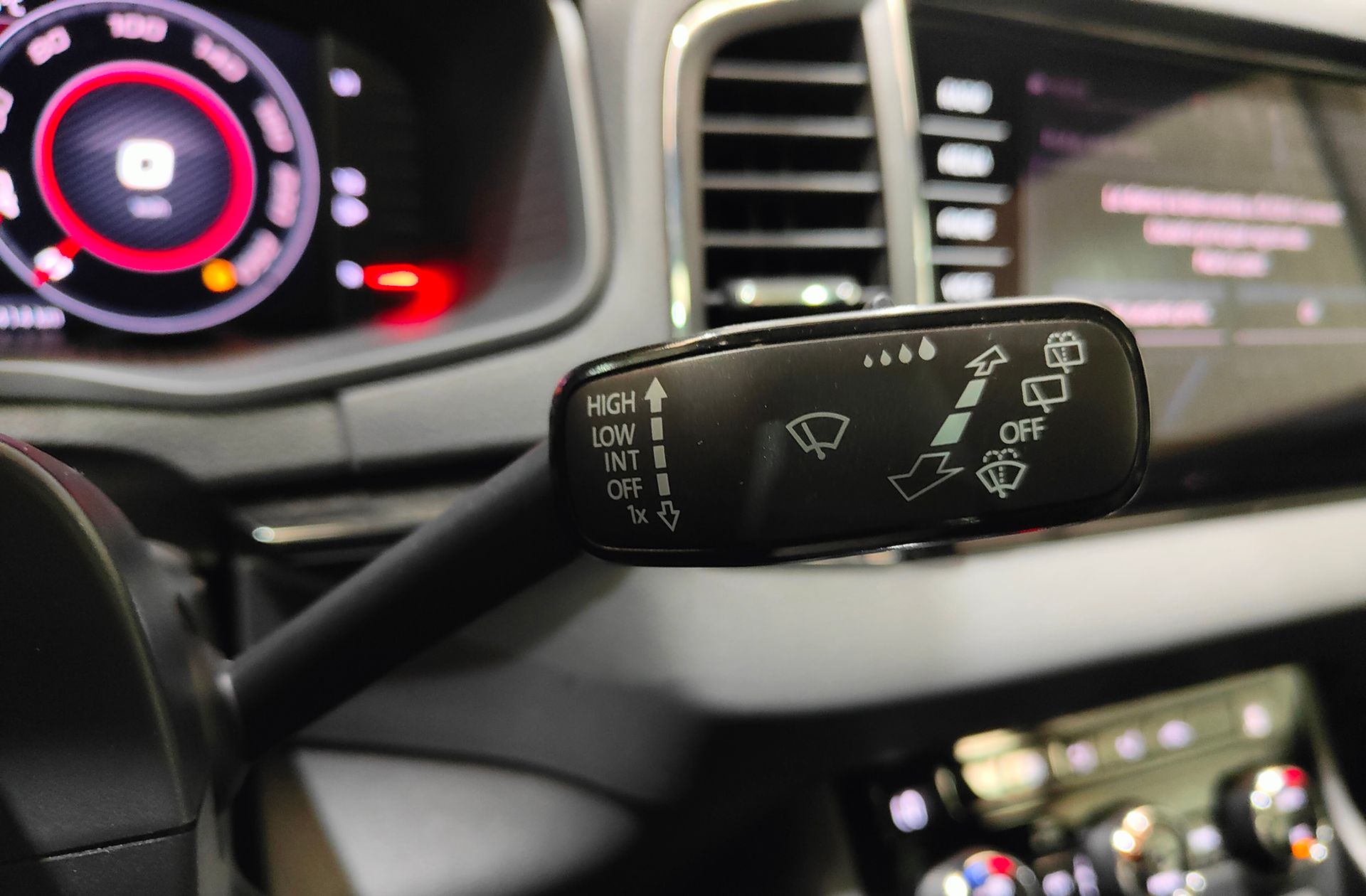 Škoda Karoq 1.5 TSI ACT Sportline DSG - foto 30