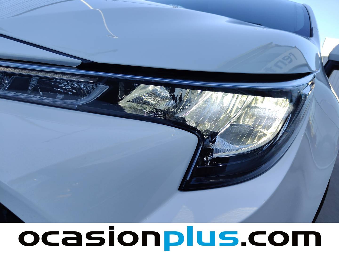 Equipamiento del Toyota Corolla Toyota Corolla 1.8 125H Business Plus E-CVT (122 CV)