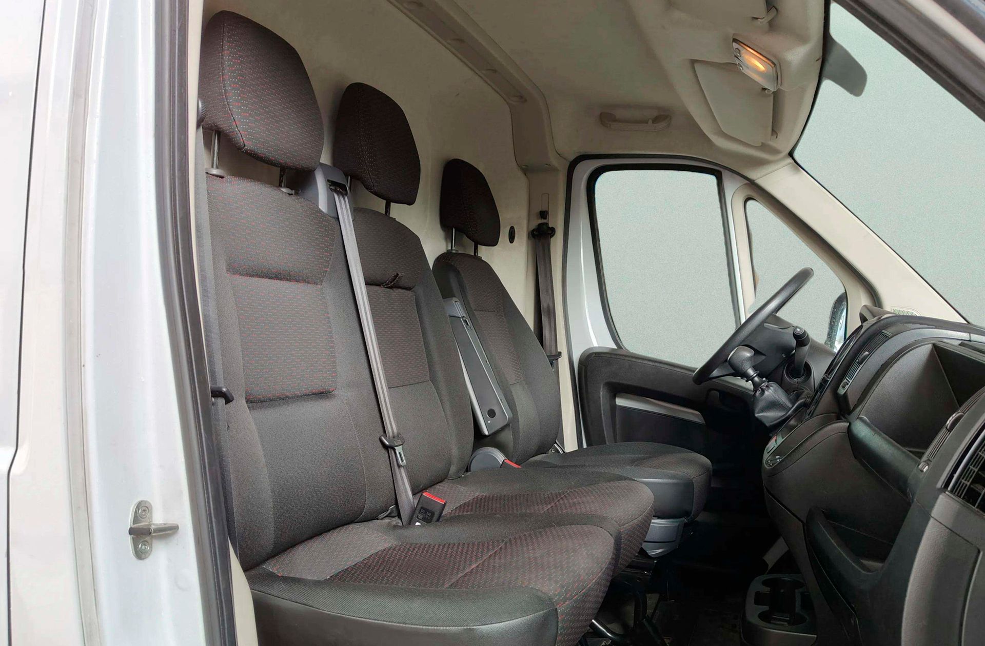 Peugeot Boxer Furgon BlueHDi 140 335 L3H2 - foto 13