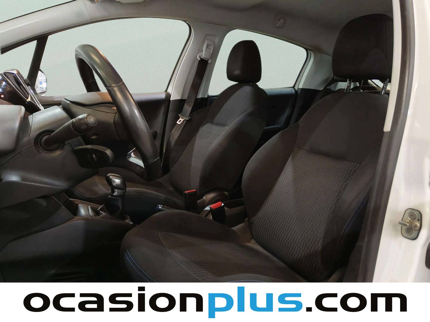 Foto asientos delanteros Peugeot 208 Peugeot 208 PureTech Signature (82 CV)