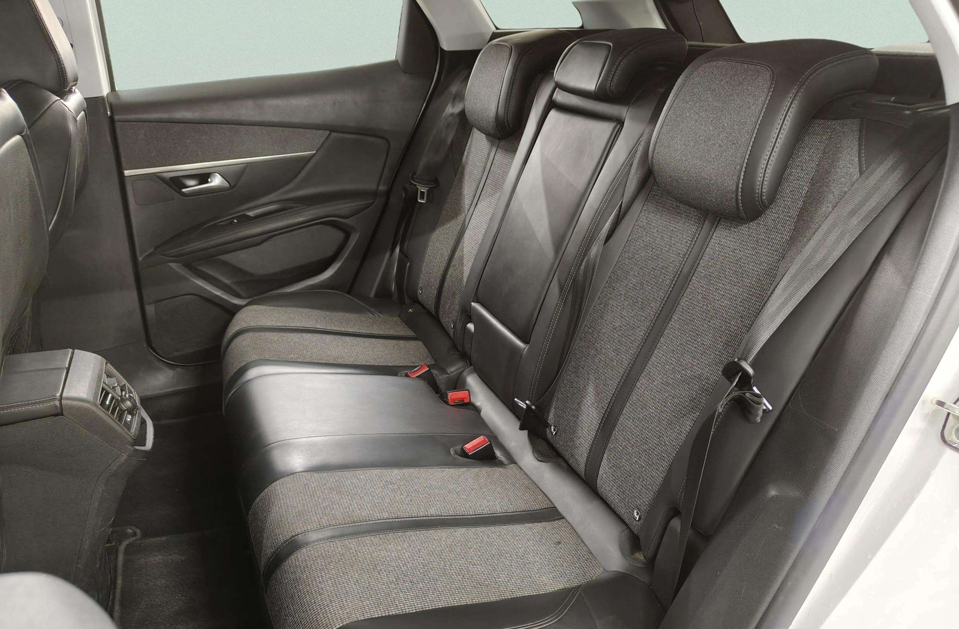 Peugeot 3008 PureTech 130 Allure EAT6 - foto 12