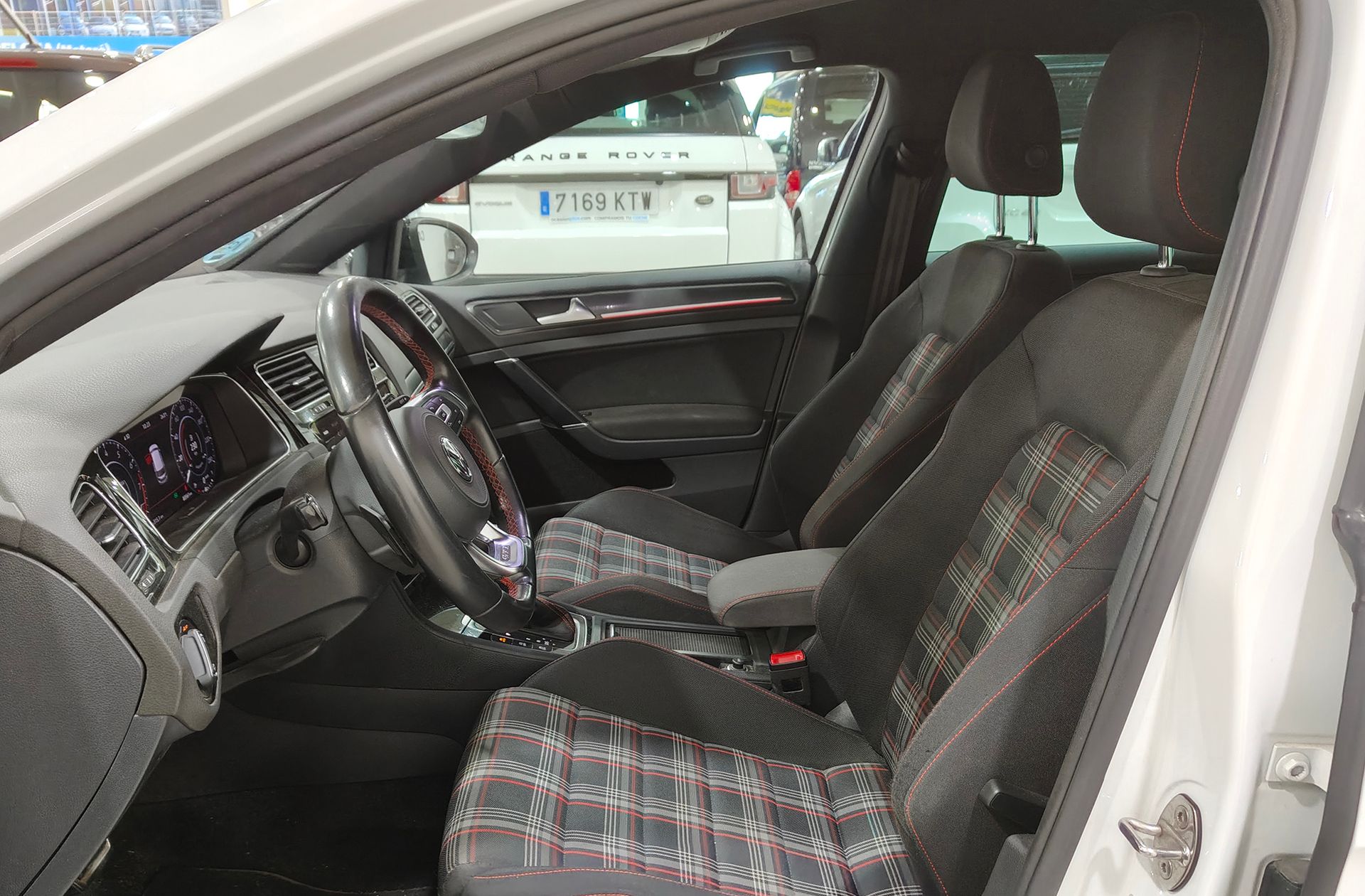 Volkswagen Golf GTI 2.0 TSI DSG - foto 12
