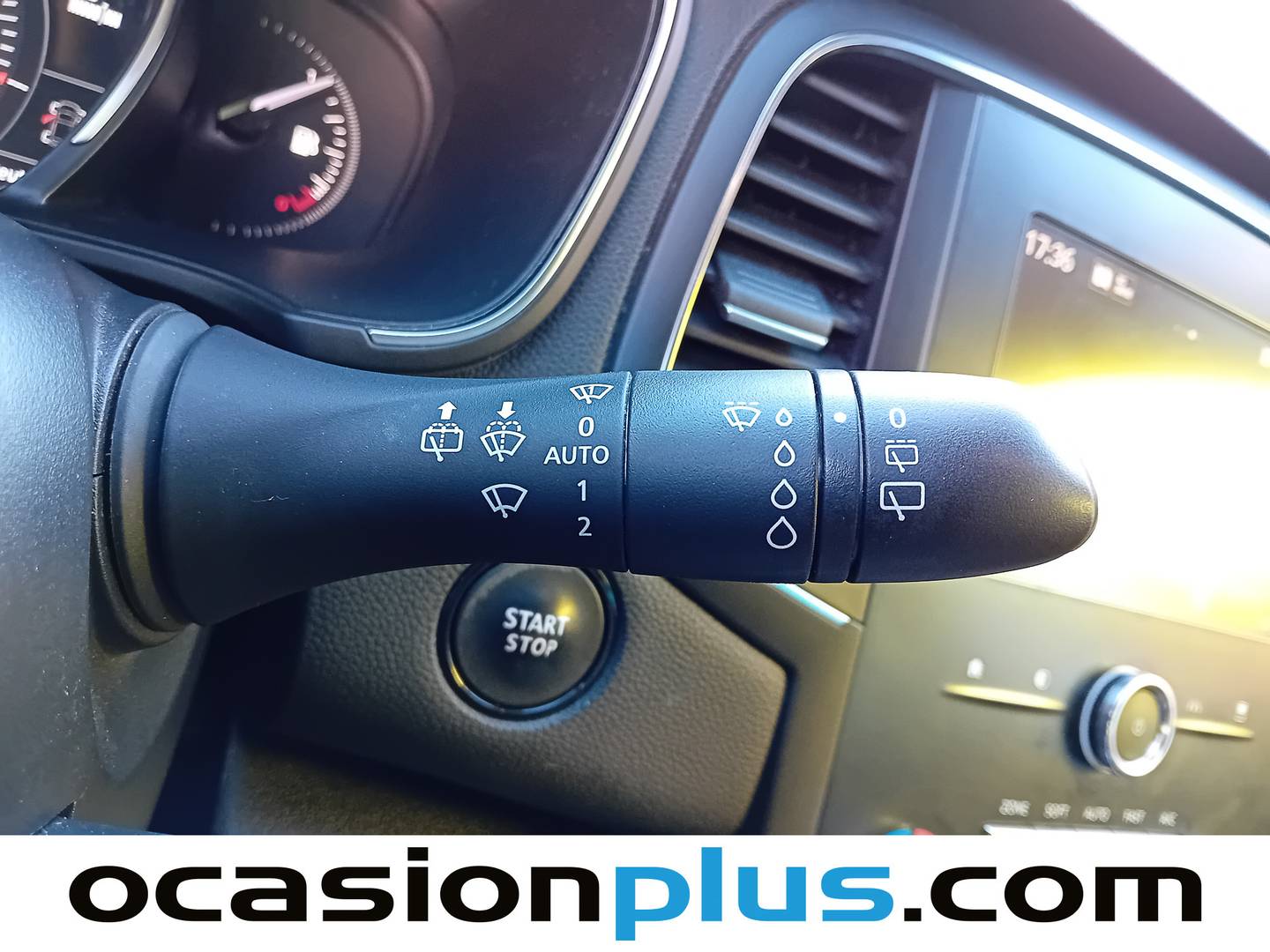 Foto Renault Mégane Renault Megane Zen TCe (140 CV) GPF