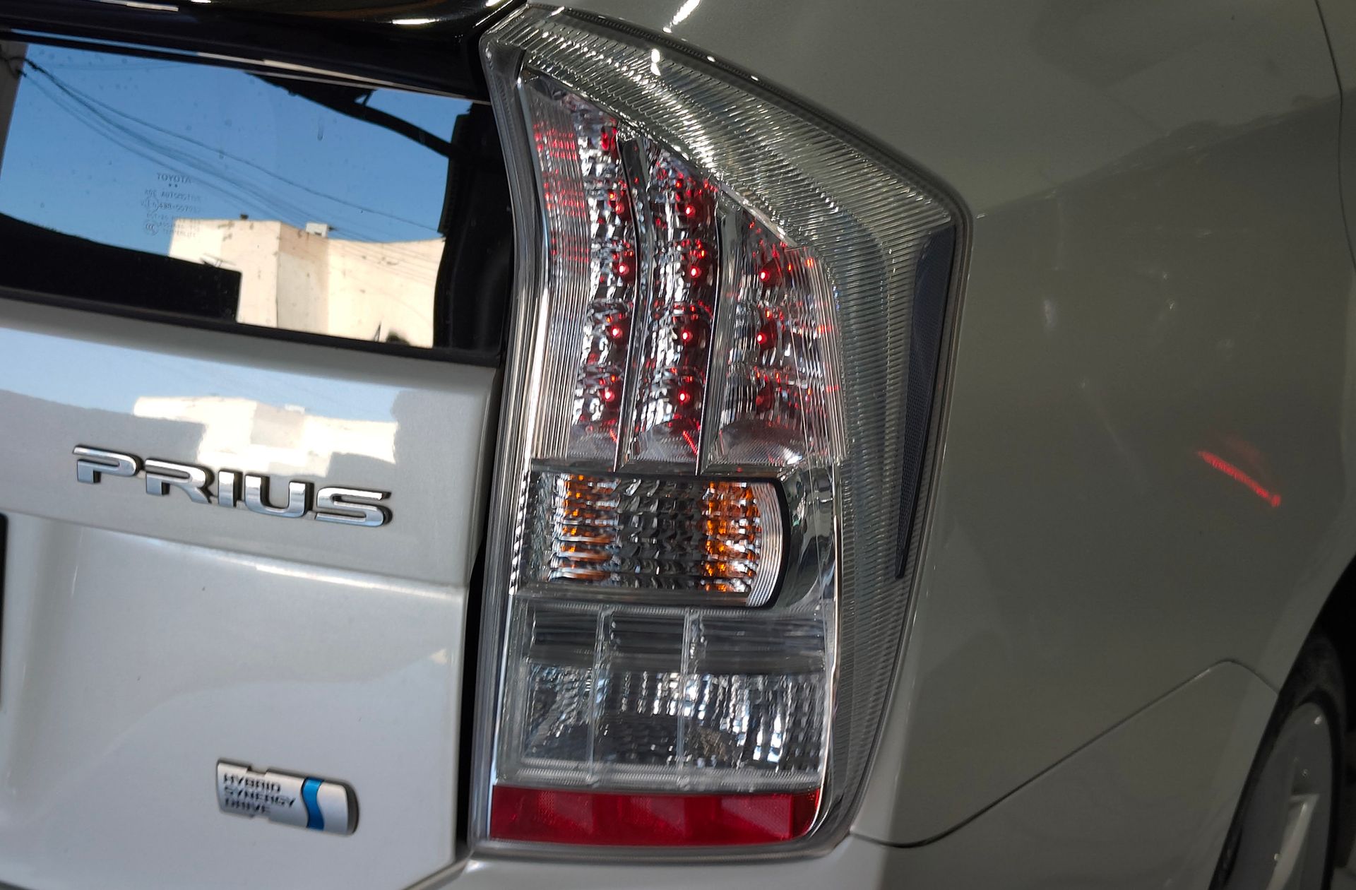 Toyota Prius 1.8 HSD Executive - foto 16