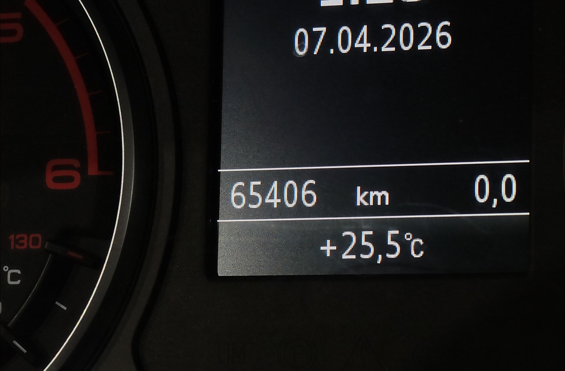 Audi Q2 30 TDI - foto 8