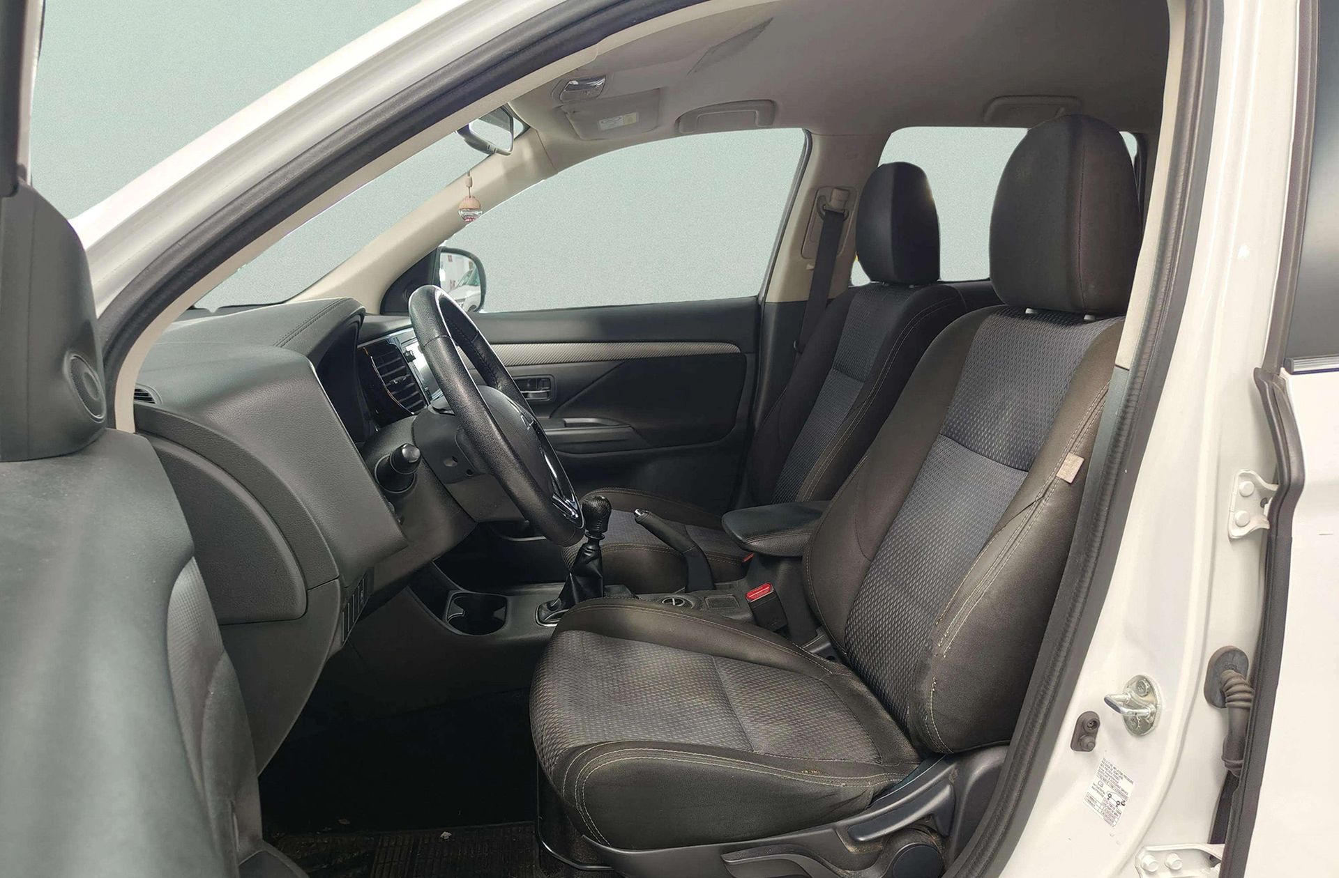 Mitsubishi Outlander 220 DI-D Motion 2WD - foto 9