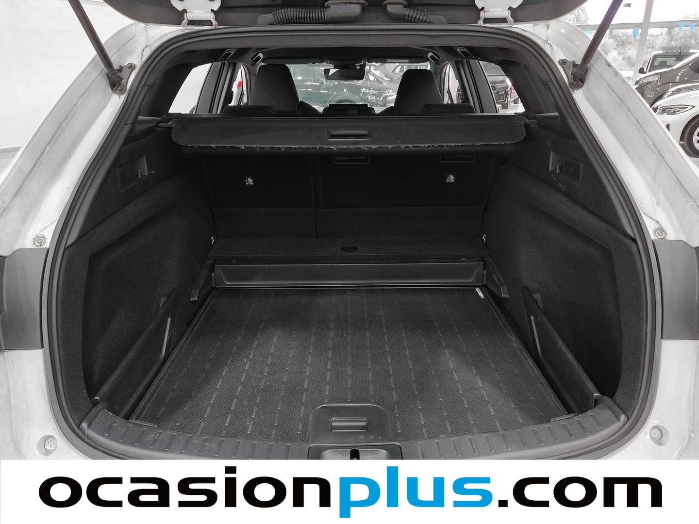 Fotos maletero Toyota Corolla Toyota Corolla Sport 125H Business E-CVT (122 CV)