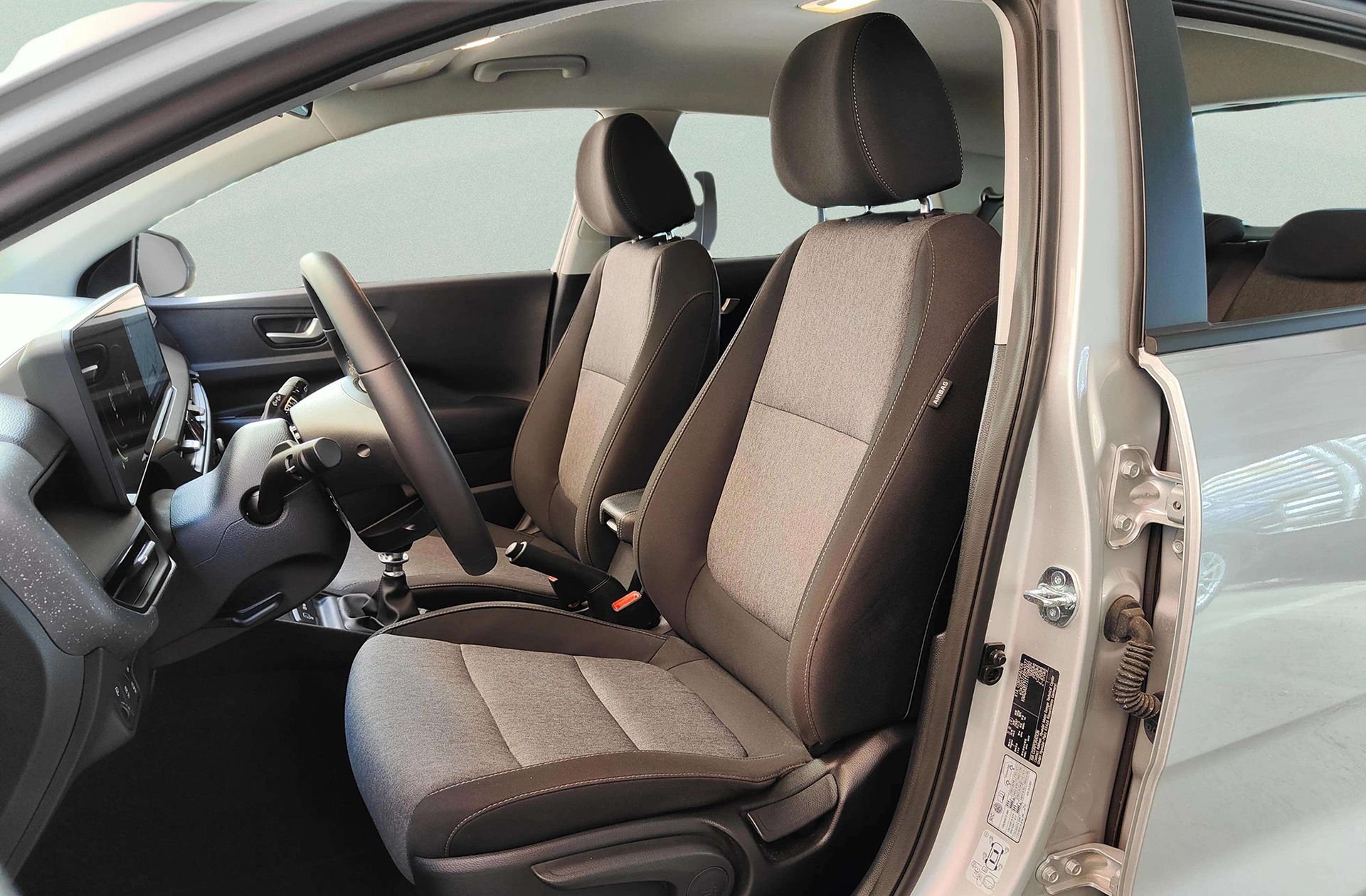 Kia Stonic 1.0 T-GDi MHEV Concept - foto 12