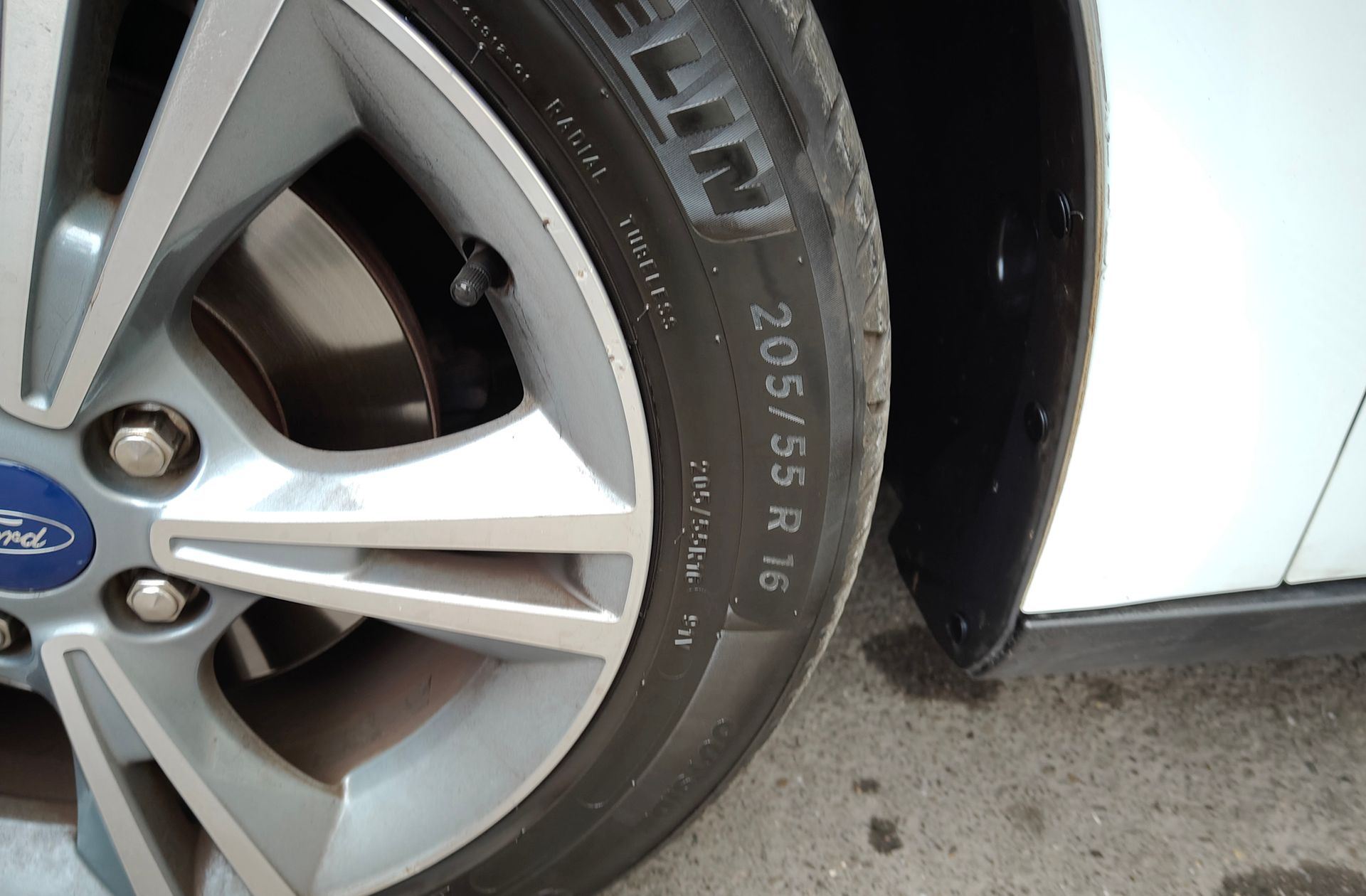 Ford Focus 1.0 EcoBoost Trend - foto 32