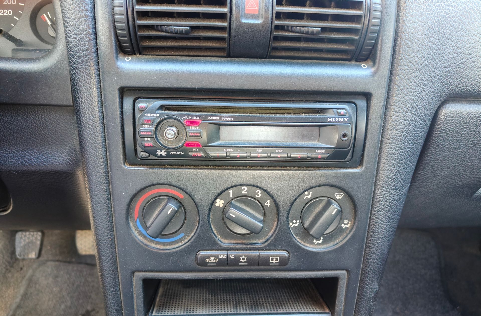 Opel Astra 1.6 Club Sedan - foto 20