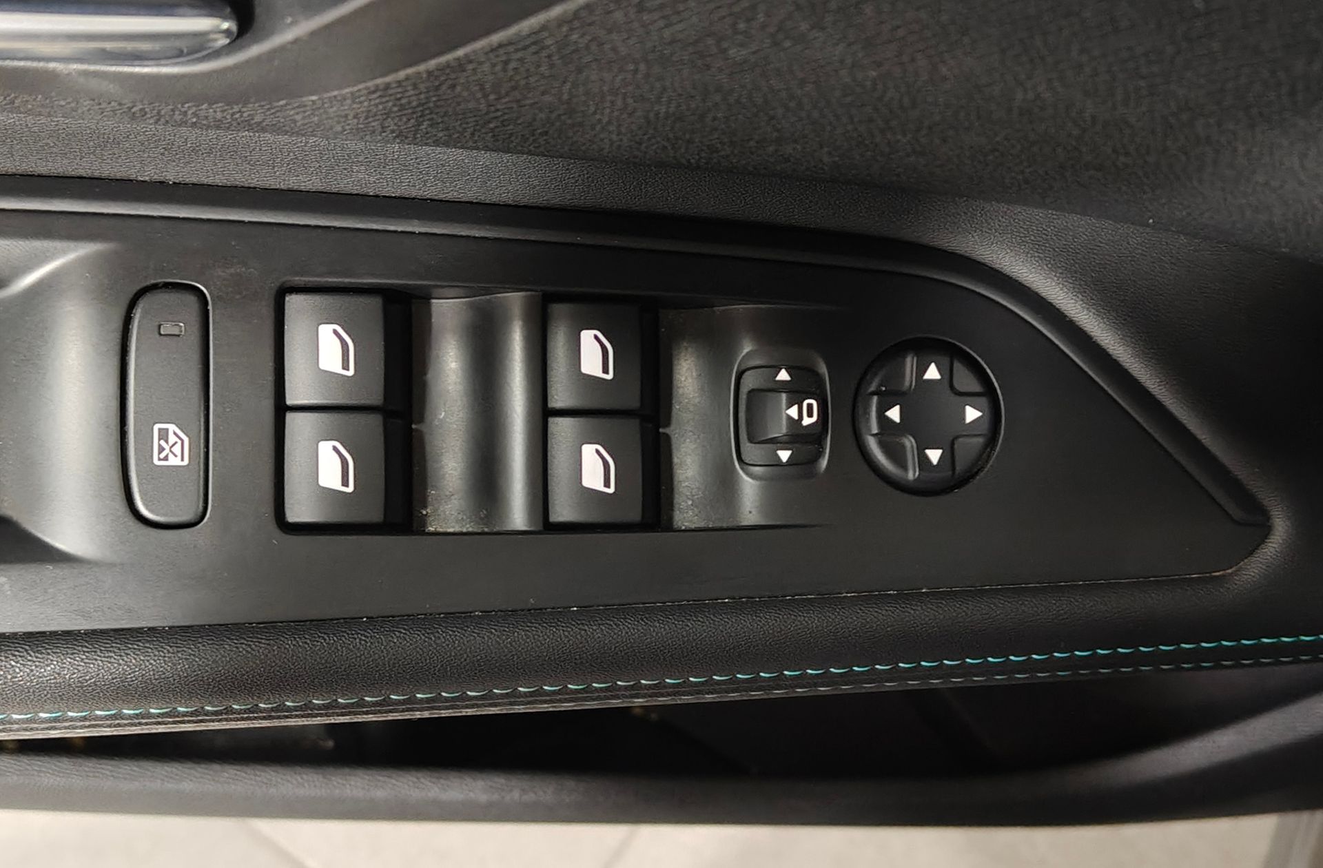Peugeot 5008 1.2 Allure Pack eDCS6 7 plazas - foto 41