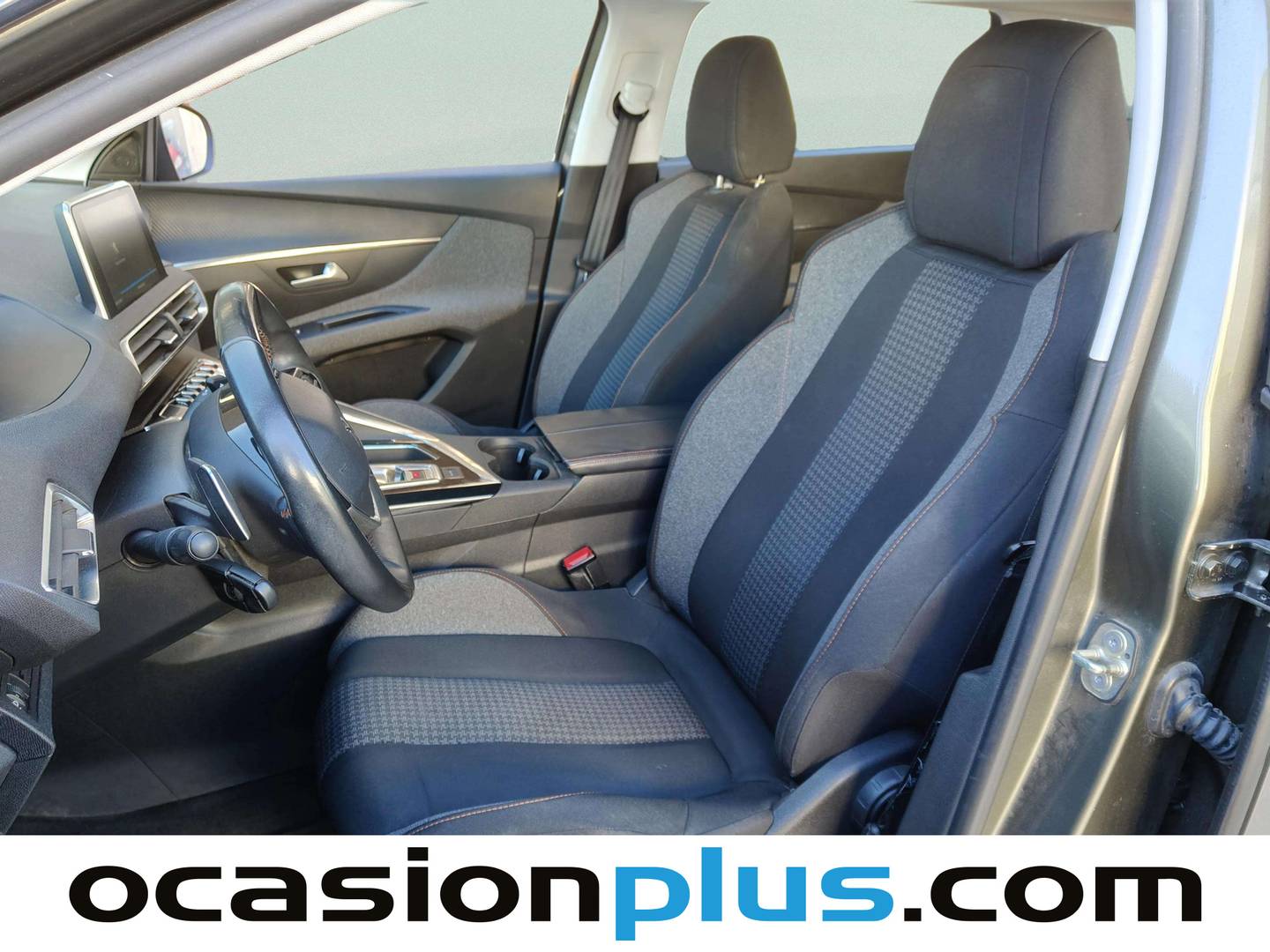 Foto asientos delanteros Peugeot 5008 Peugeot 5008 1.6 BlueHDi Active EAT6 S&S (120 CV) 7 Plazas