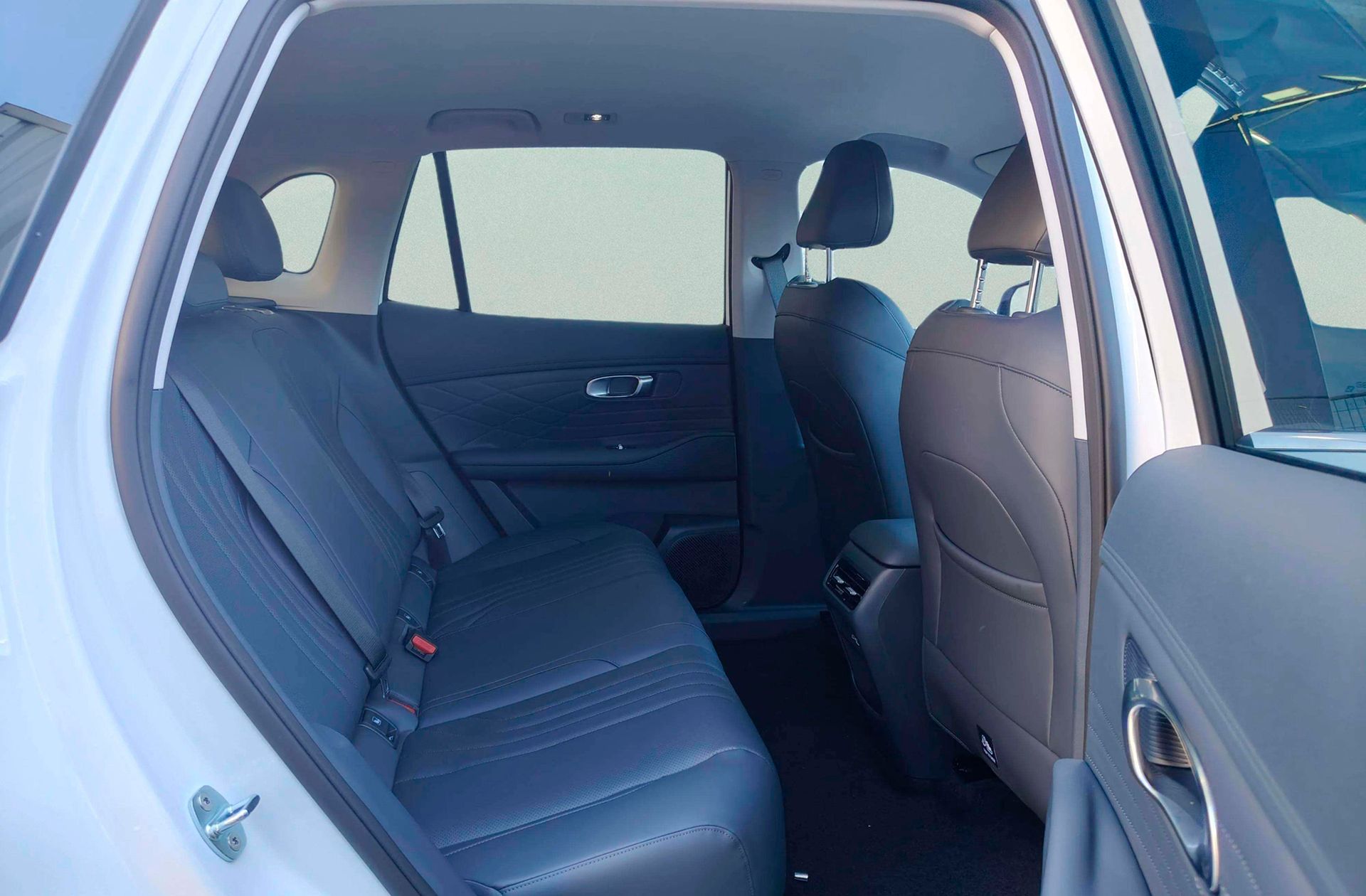 Geely Starray EM-i 1.5 PHEV Pro - foto 19