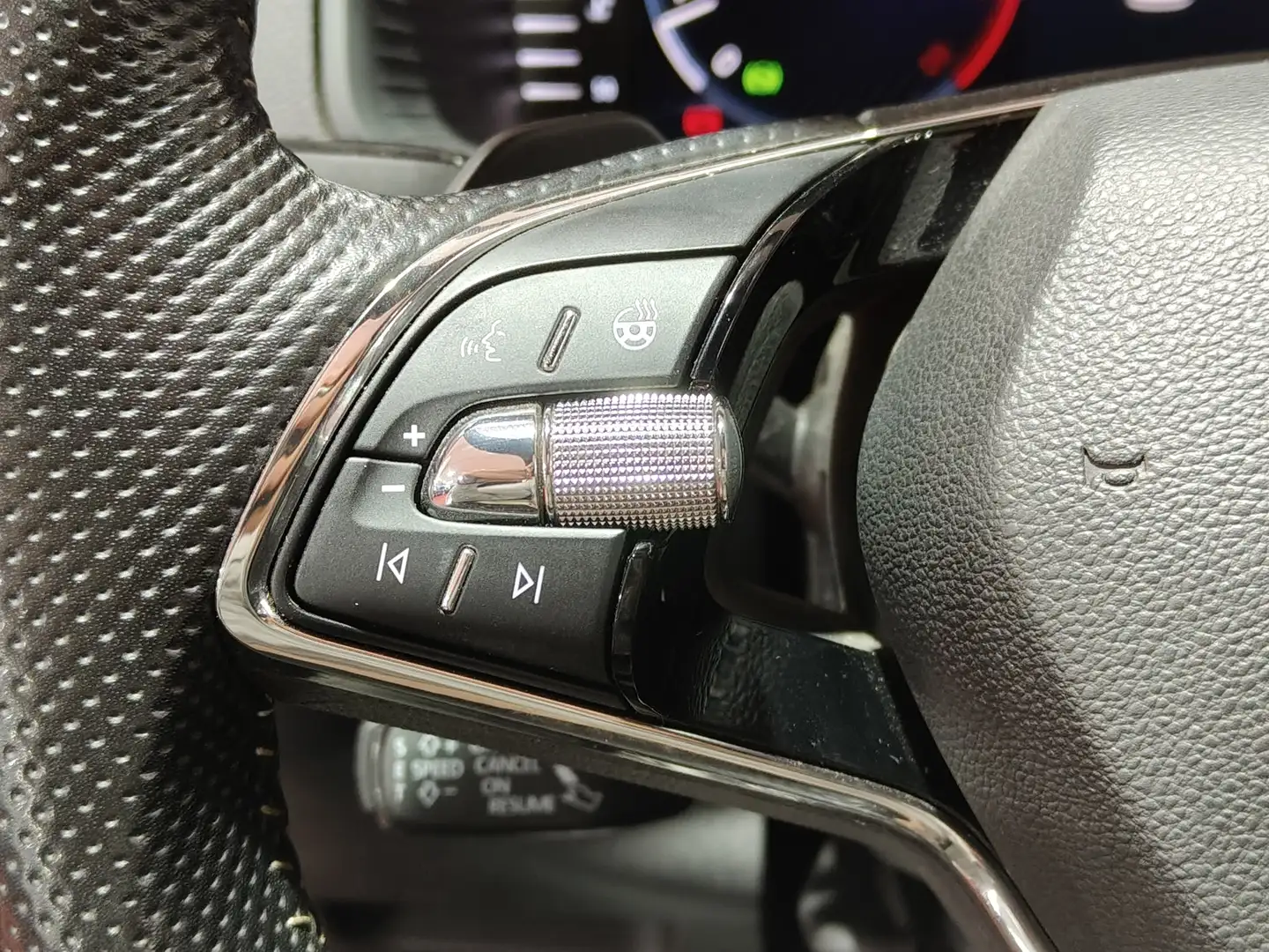 Foto Skoda Karoq Skoda Karoq 1.5 TSI ACT Sportline DSG (150 CV)