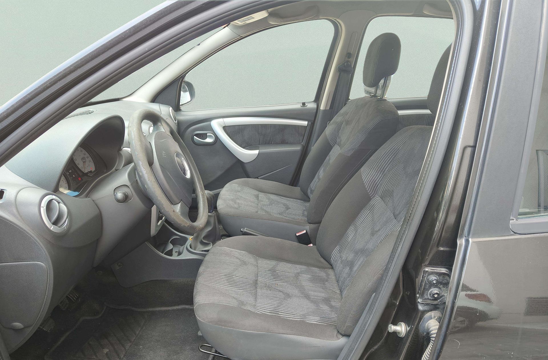 Dacia Sandero Laureate 1.2 - foto 8