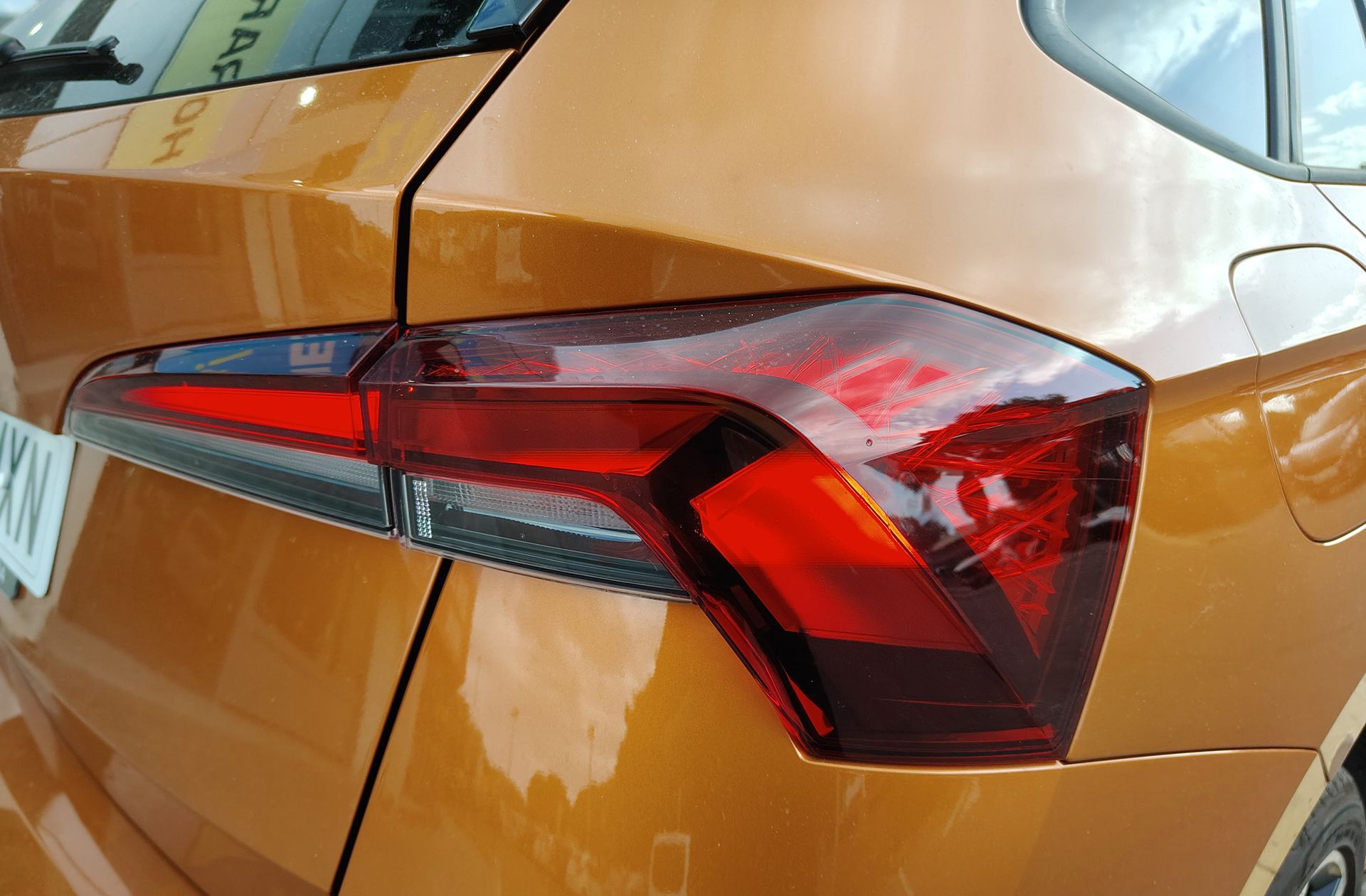 Škoda Kamiq 1.5 TSI Montecarlo DSG - foto 18