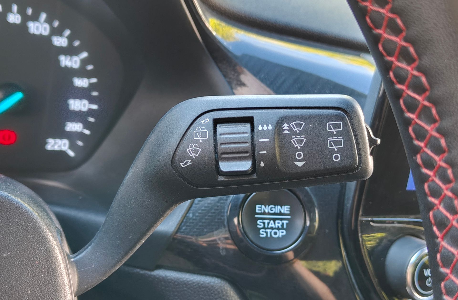 Ford Fiesta 1.0 EcoBoost MHEV ST-Line - foto 32