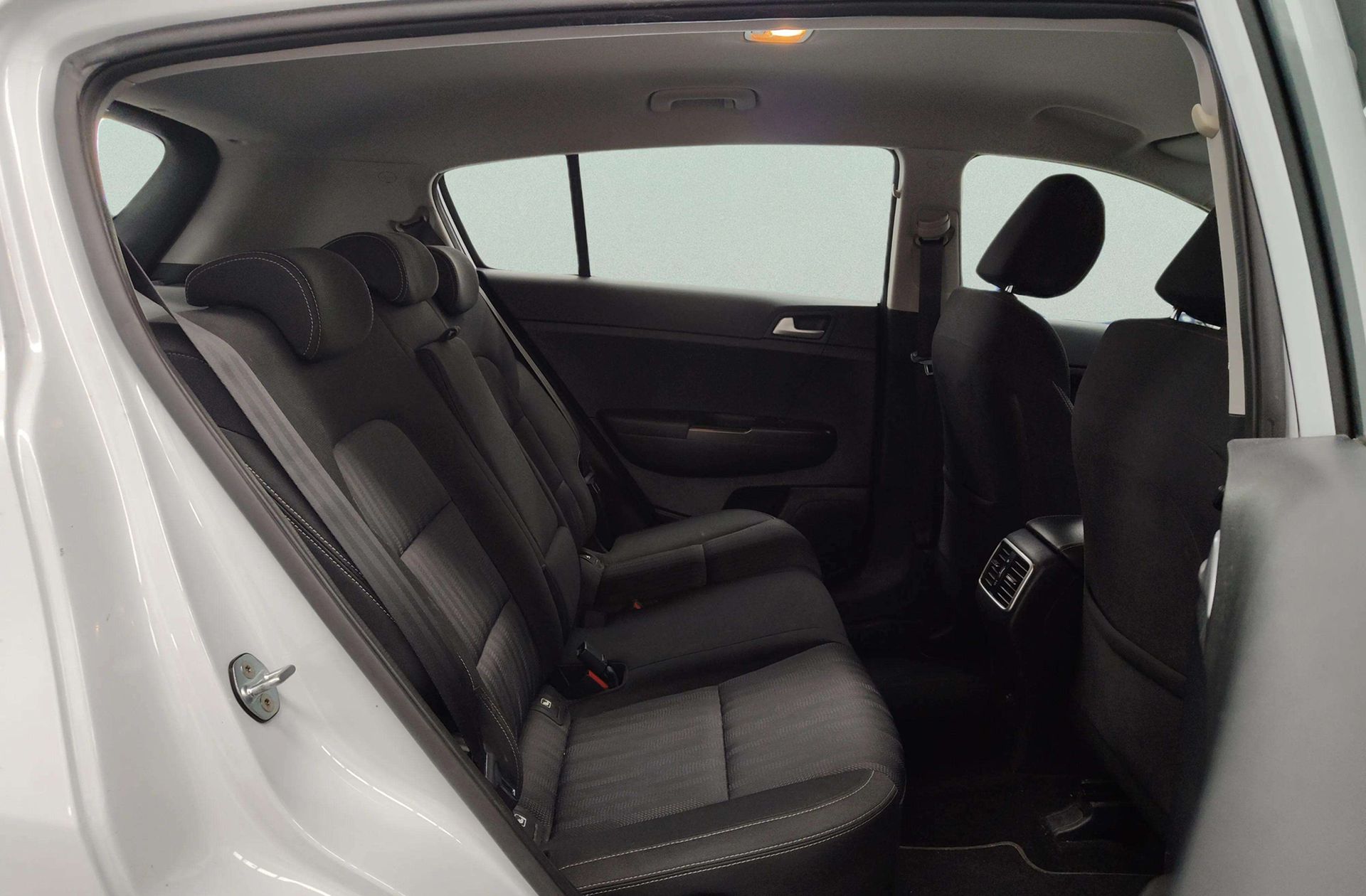 Kia Sportage 1.6 CRDi Business 4x2 DCT - foto 16