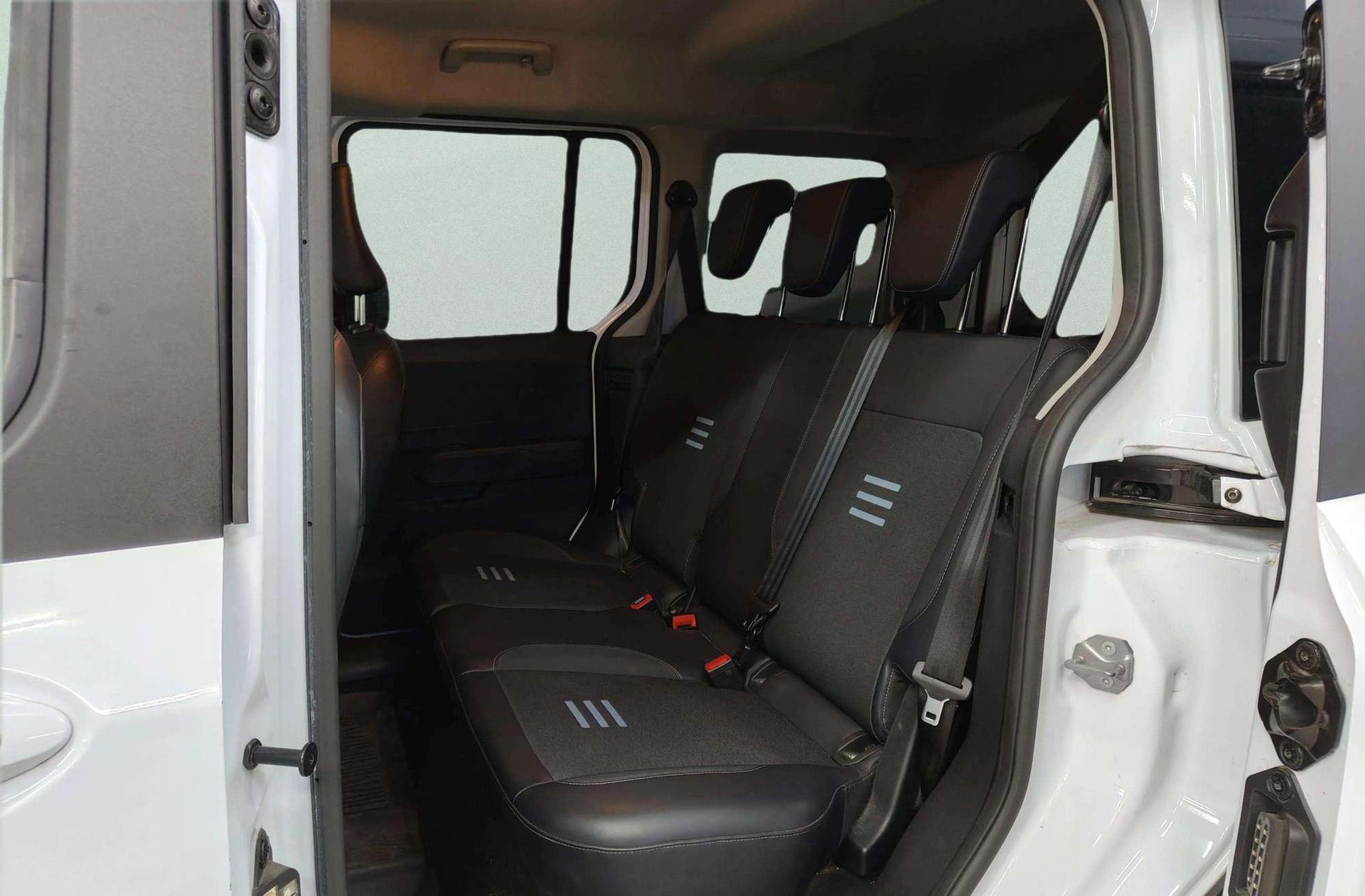 Ford Tourneo Courier 1.0 EcoBoost Active - foto 12
