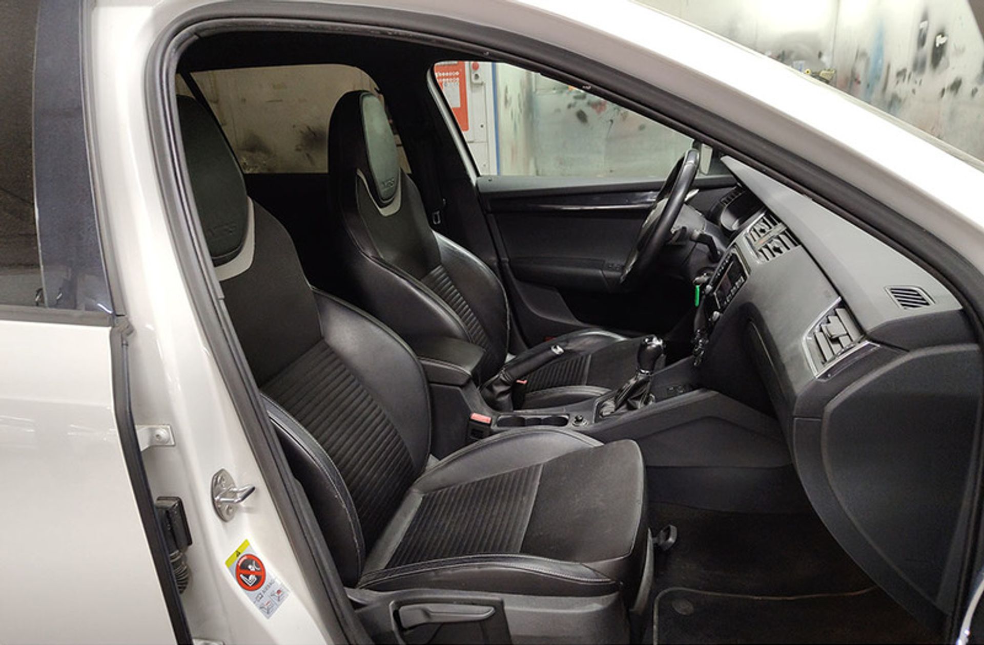 Škoda Octavia Combi 2.0 TDI RS DSG - foto 22