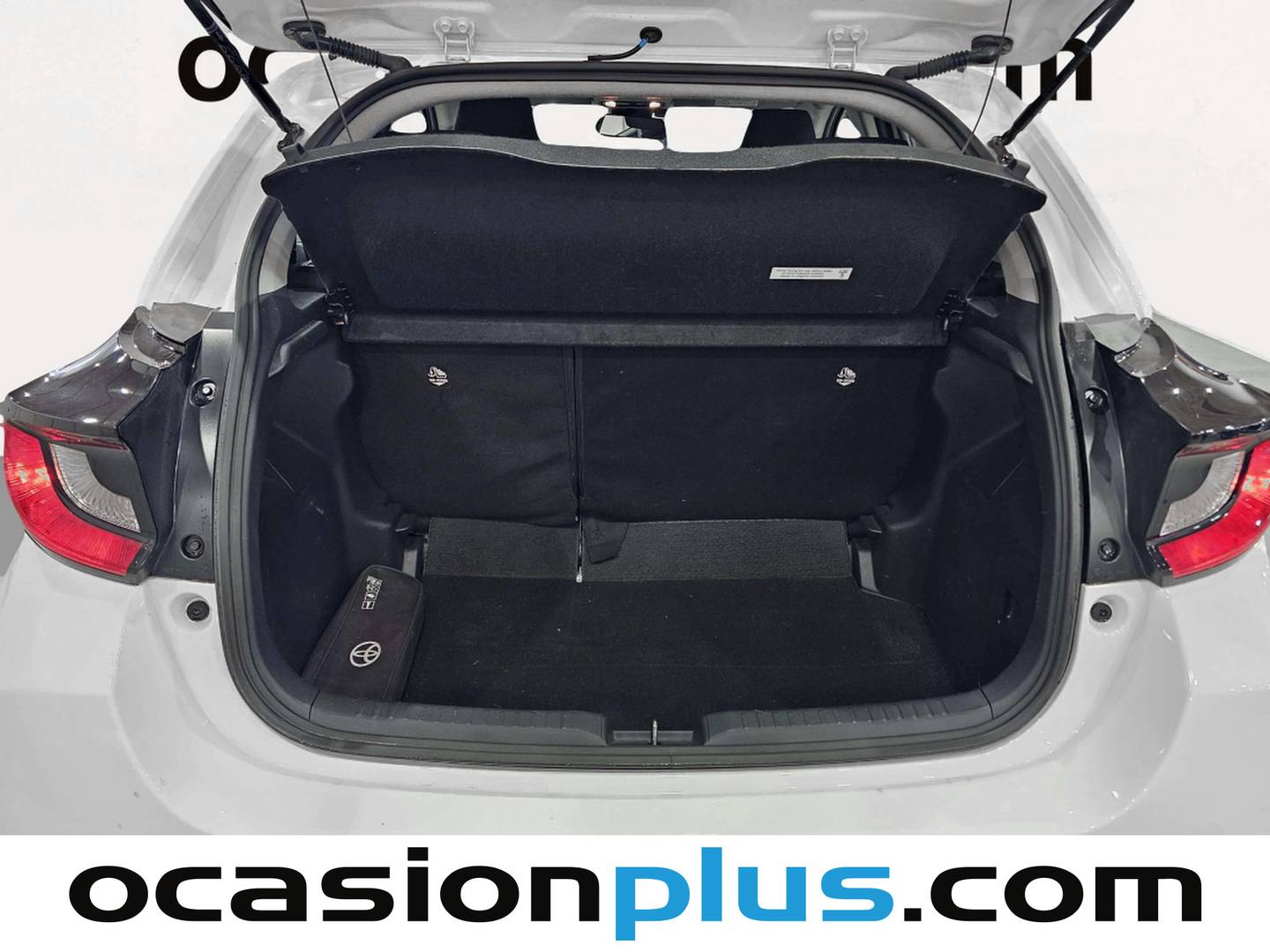 Foto asientos delanteros Toyota Yaris Toyota Yaris 120H Business Plus (116 CV)