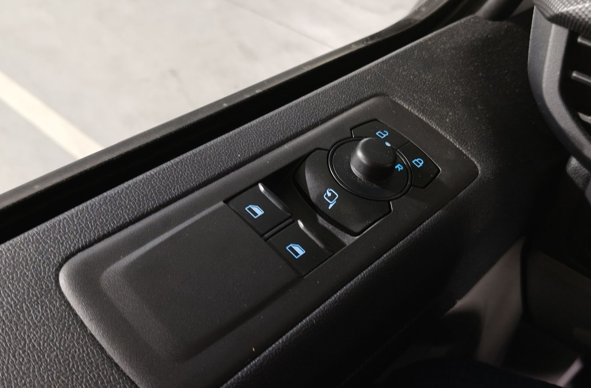 Ford Transit Custom 2.5 Duratec PHEV 320 L1 Trend - foto 36