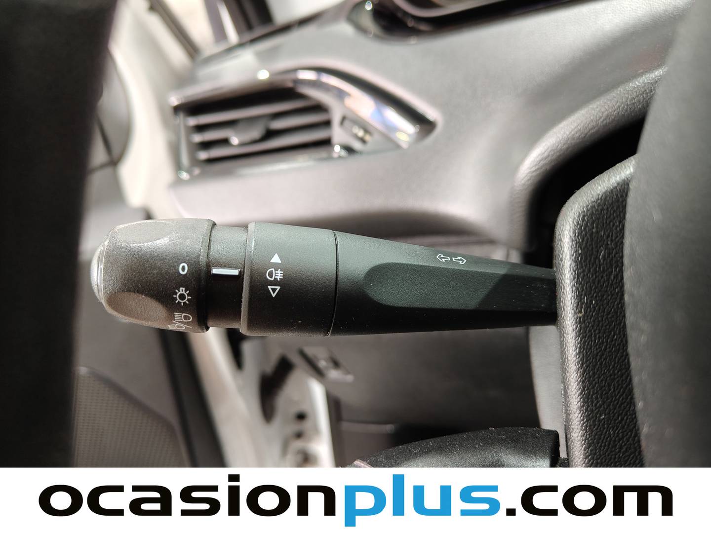 Equipamiento del Peugeot 208 Peugeot 208 1.6 BlueHDi Access (75 CV)