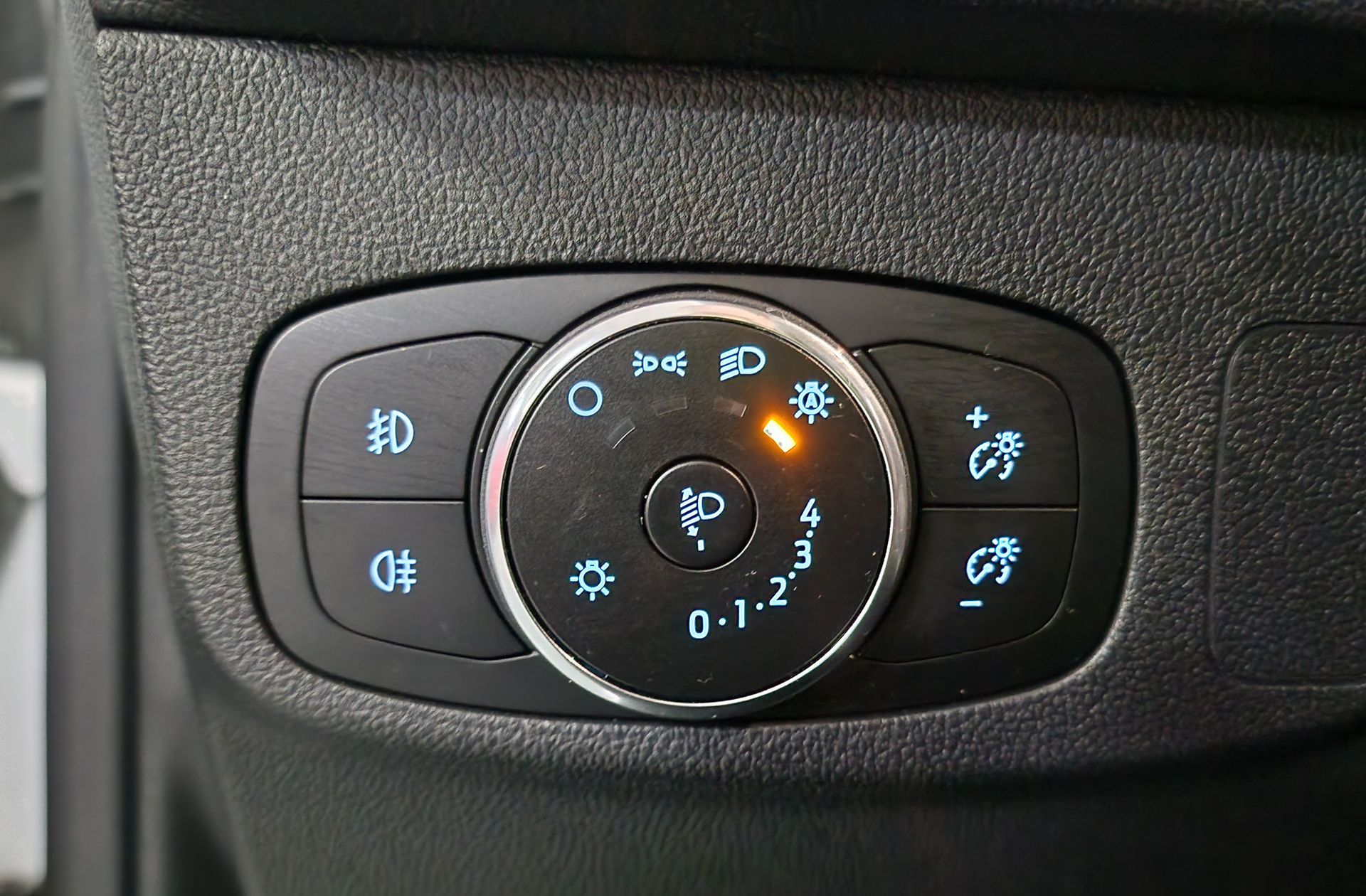 Ford Focus SportBreak 1.0 EcoBoost MHEV ST-Line - foto 30