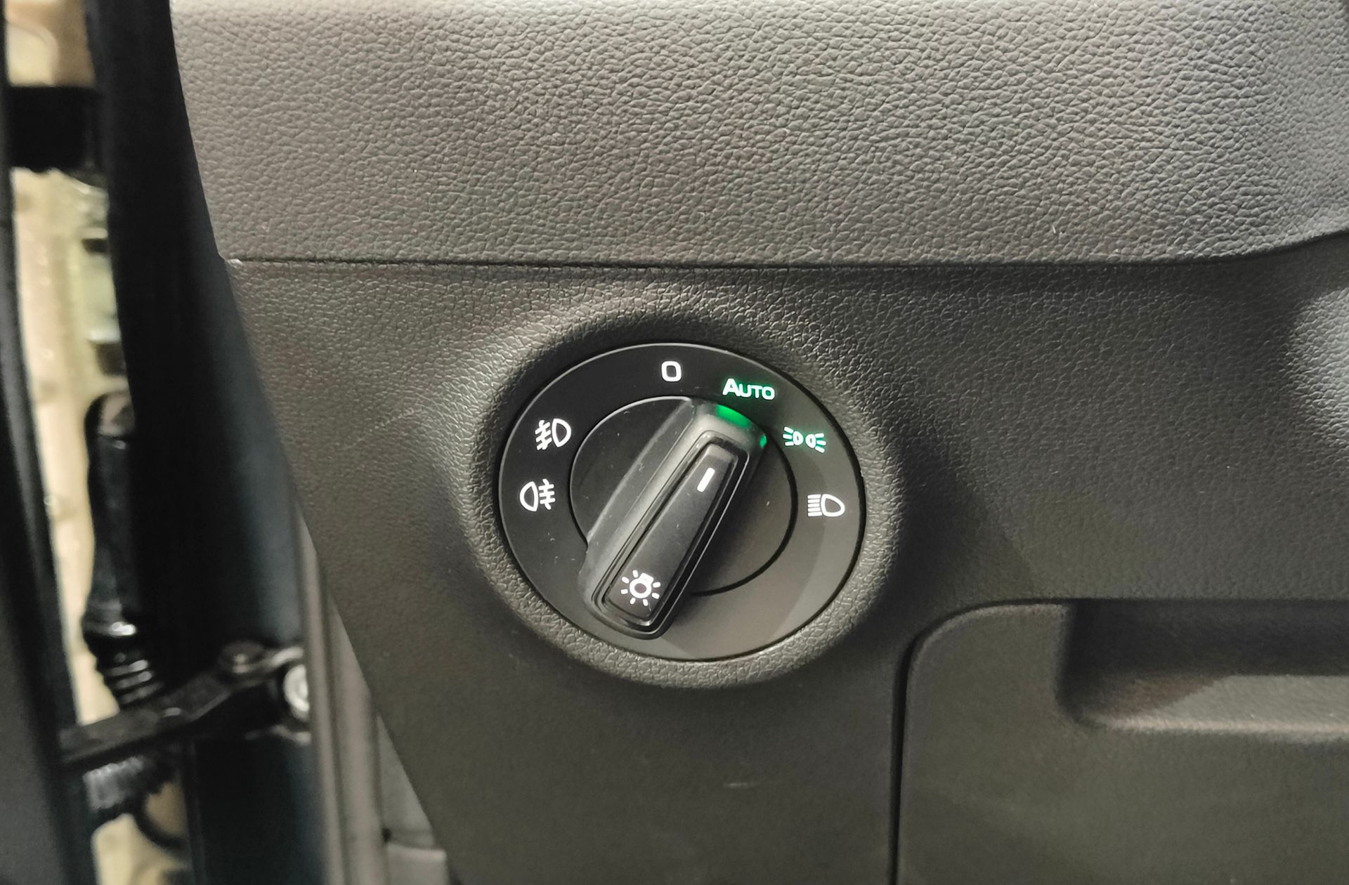 Škoda Karoq 1.6 TDI Ambition - foto 27