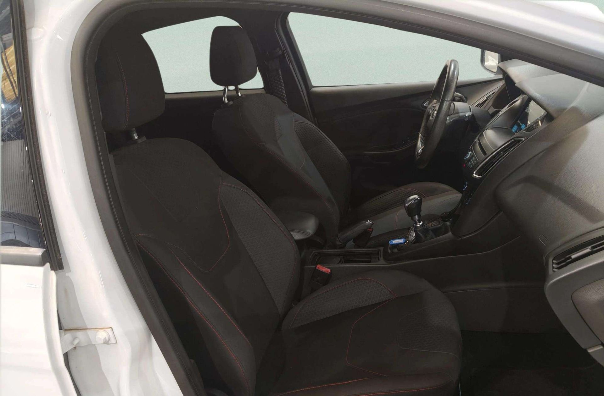 Ford Focus 1.0 EcoBoost ST-Line - foto 18