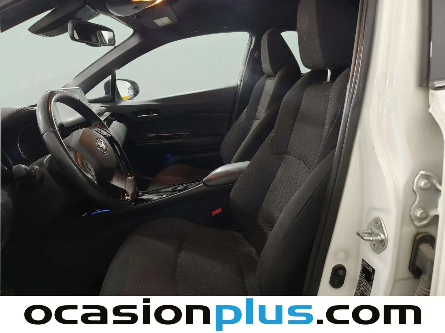 Foto Toyota C-HR Toyota C-HR 1.8 125H Advance (122 CV)