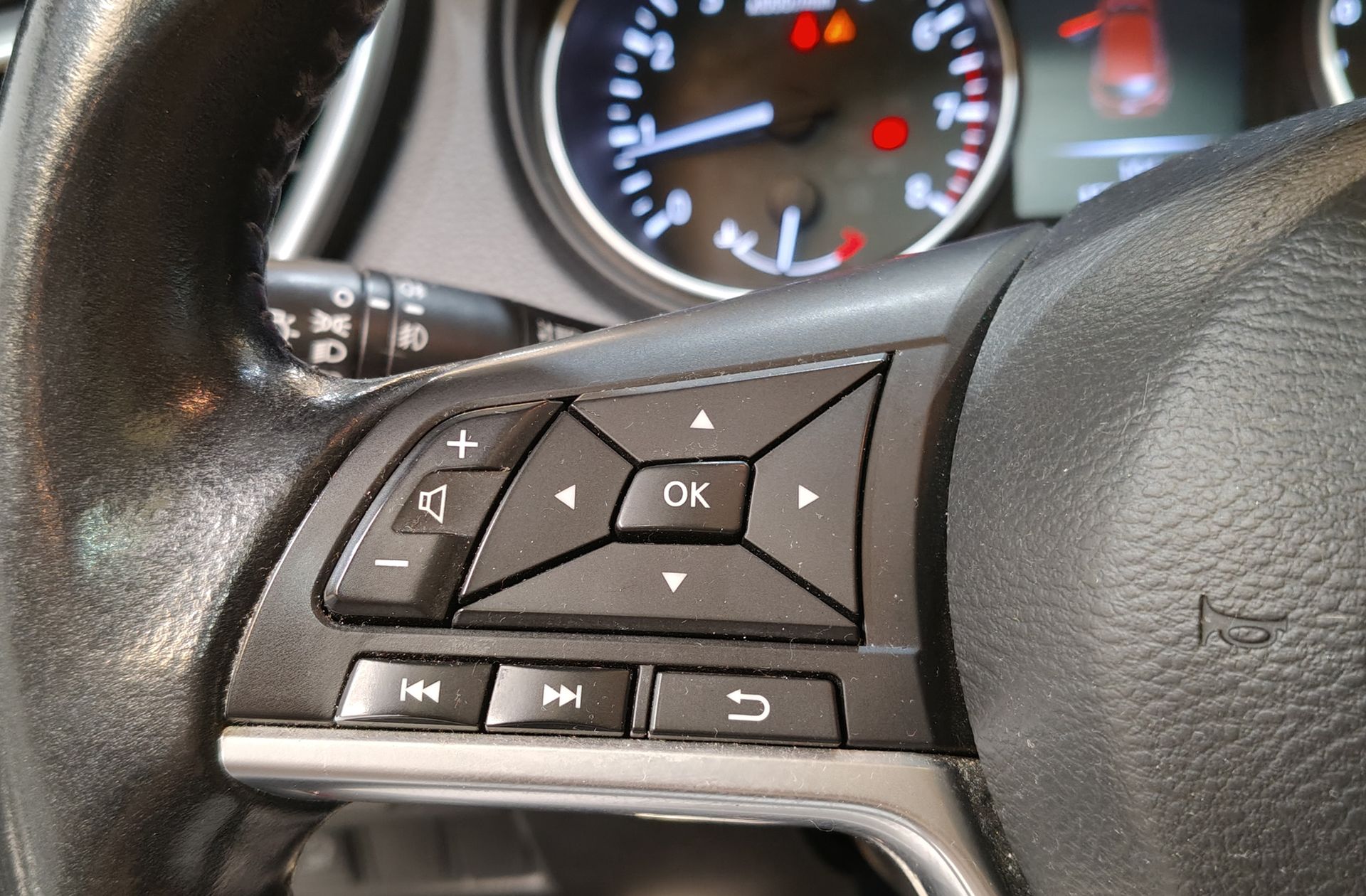 Nissan Qashqai DIG-T 115 N-Connecta 4x2 - foto 26