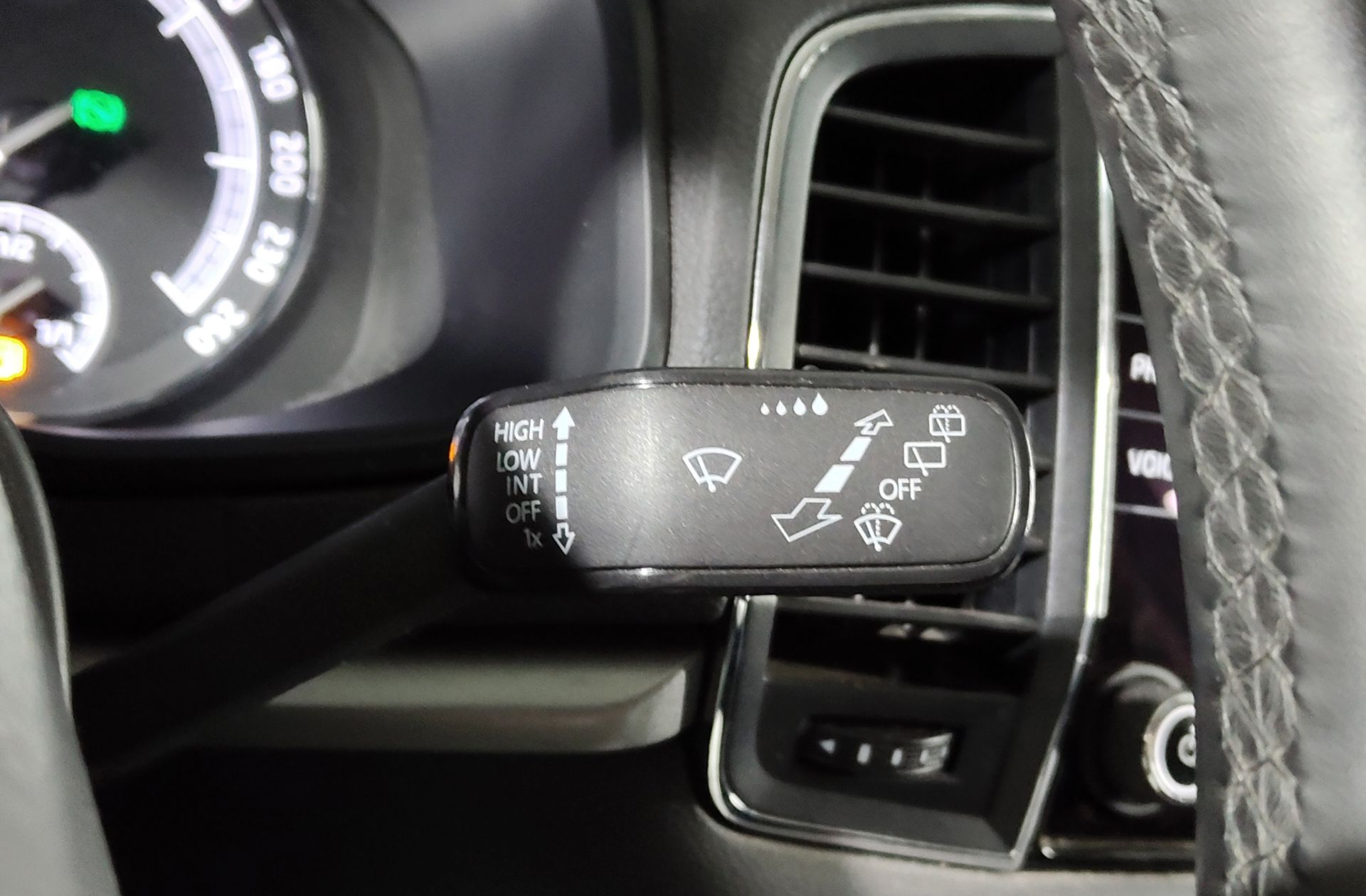Škoda Karoq 2.0 TDI Ambition 4x4 DSG - foto 23