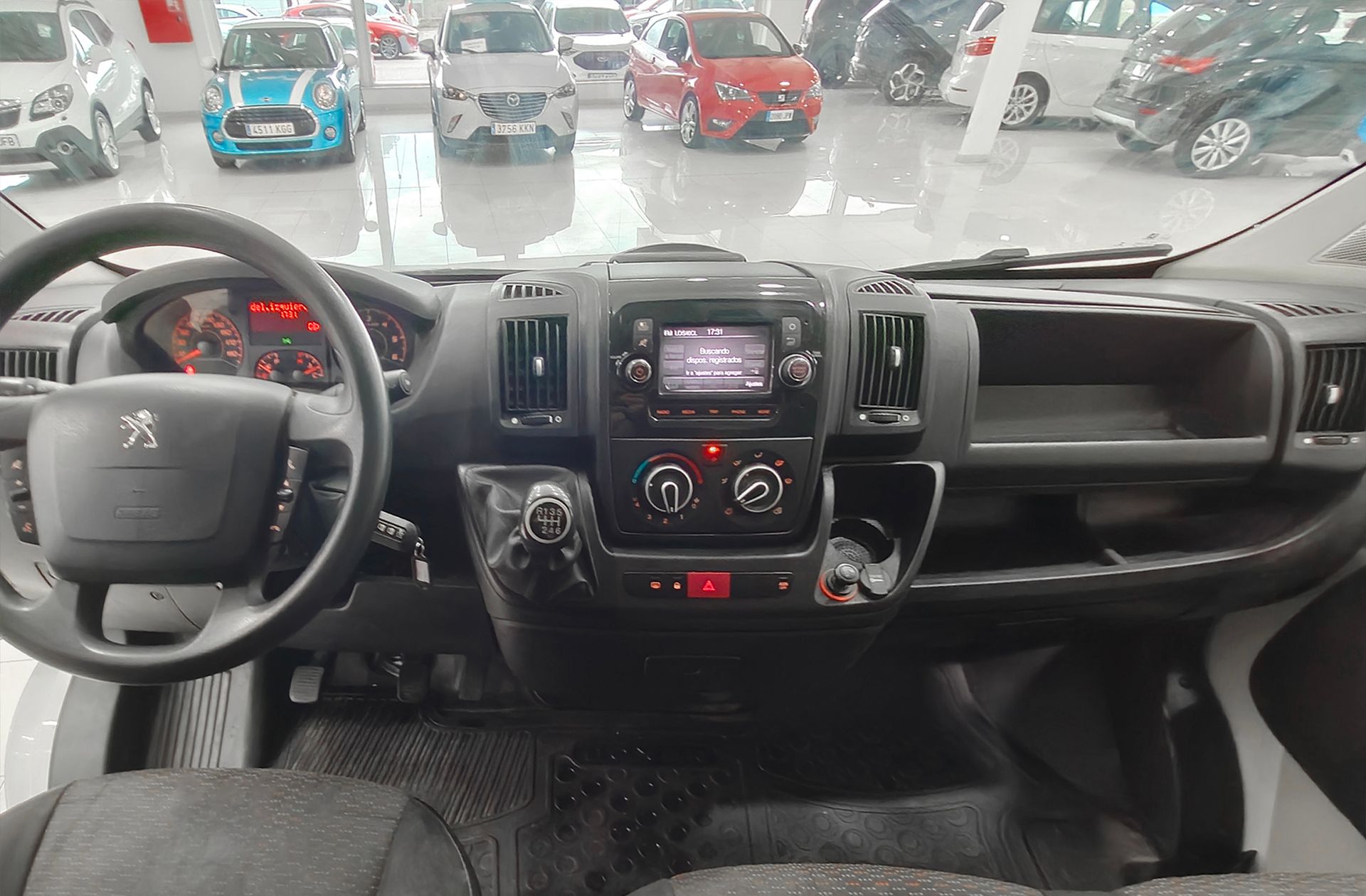 Peugeot Boxer Furgon BlueHDi 140 330 L1H1 - foto 6