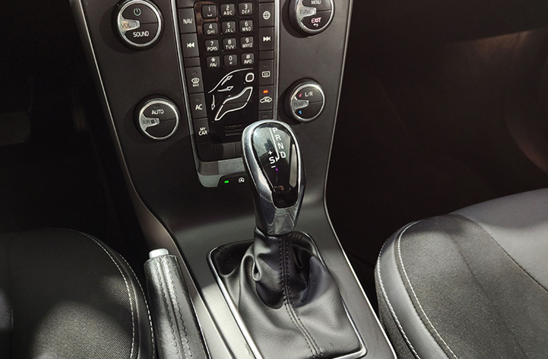 Volvo V40 D3 Momentum - foto 5