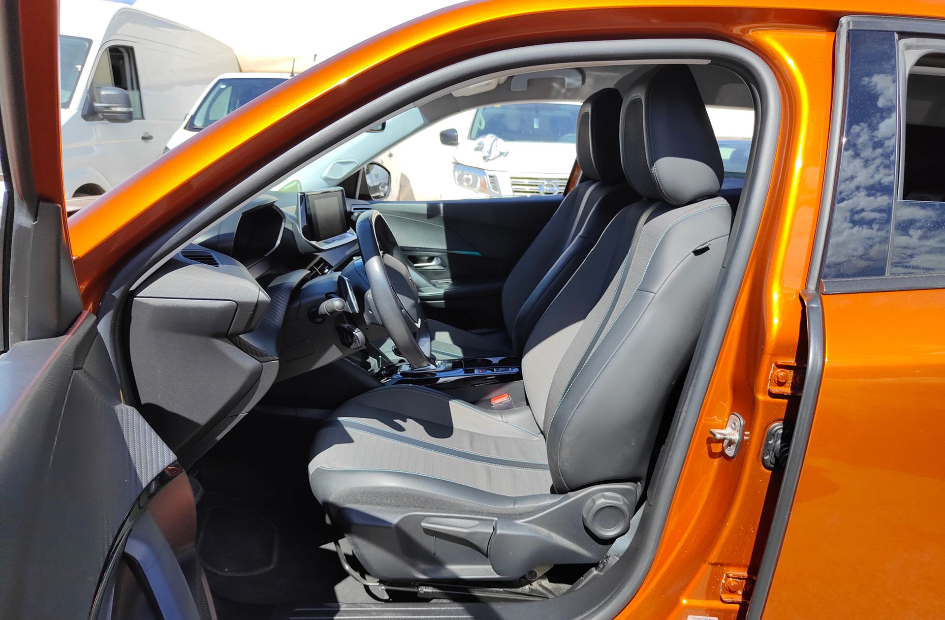 Peugeot 2008 PureTech 130 Allure EAT8 - foto 10