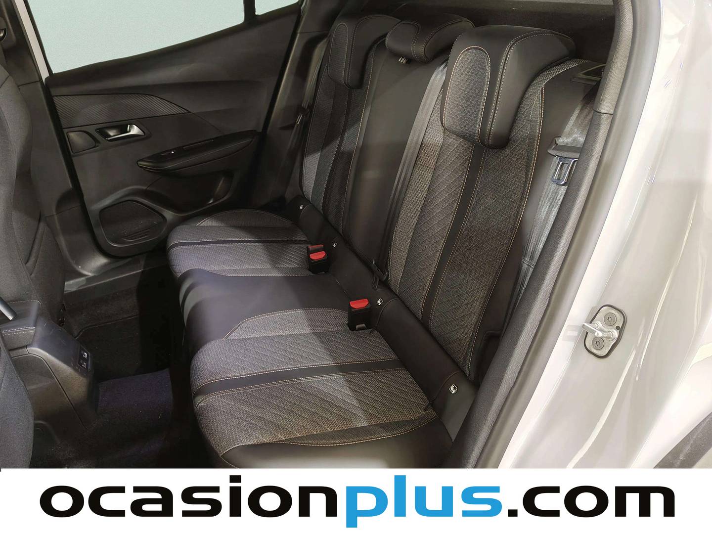 Foto asientos traseros Peugeot 2008 Peugeot 2008 PureTech 130 S&S Allure EAT8 (130 CV)